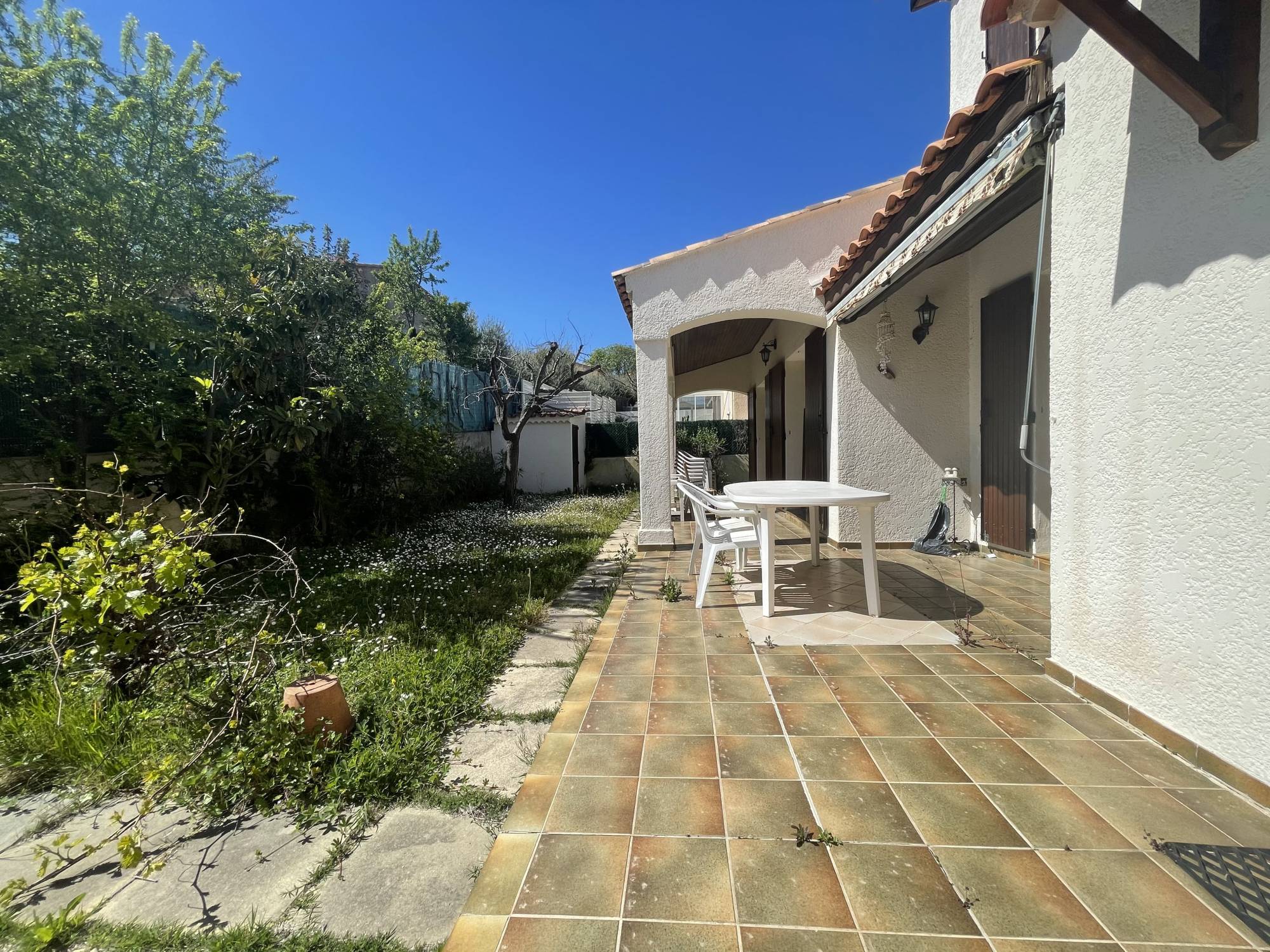 A vendre villa dans lotissement maison en R+1 de 116 m² sur parcelle de 359 m² avec 3 chambres 13190 ALLAUCH