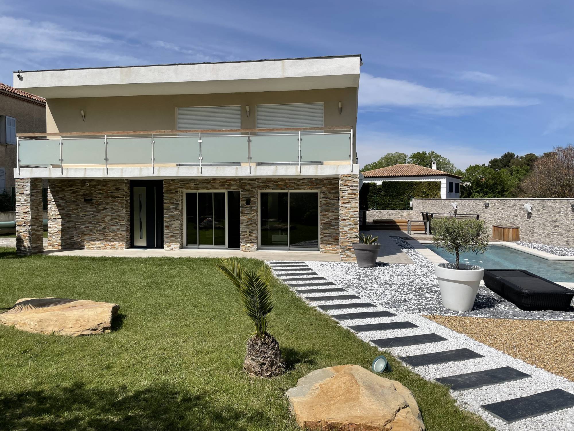 villa A vendre villa de 200 m² avec 6 pièces (4 chambres+1bureau) sur parcelle de 700 m² avec terrasses et piscine Saint Julien 13012 Marseille