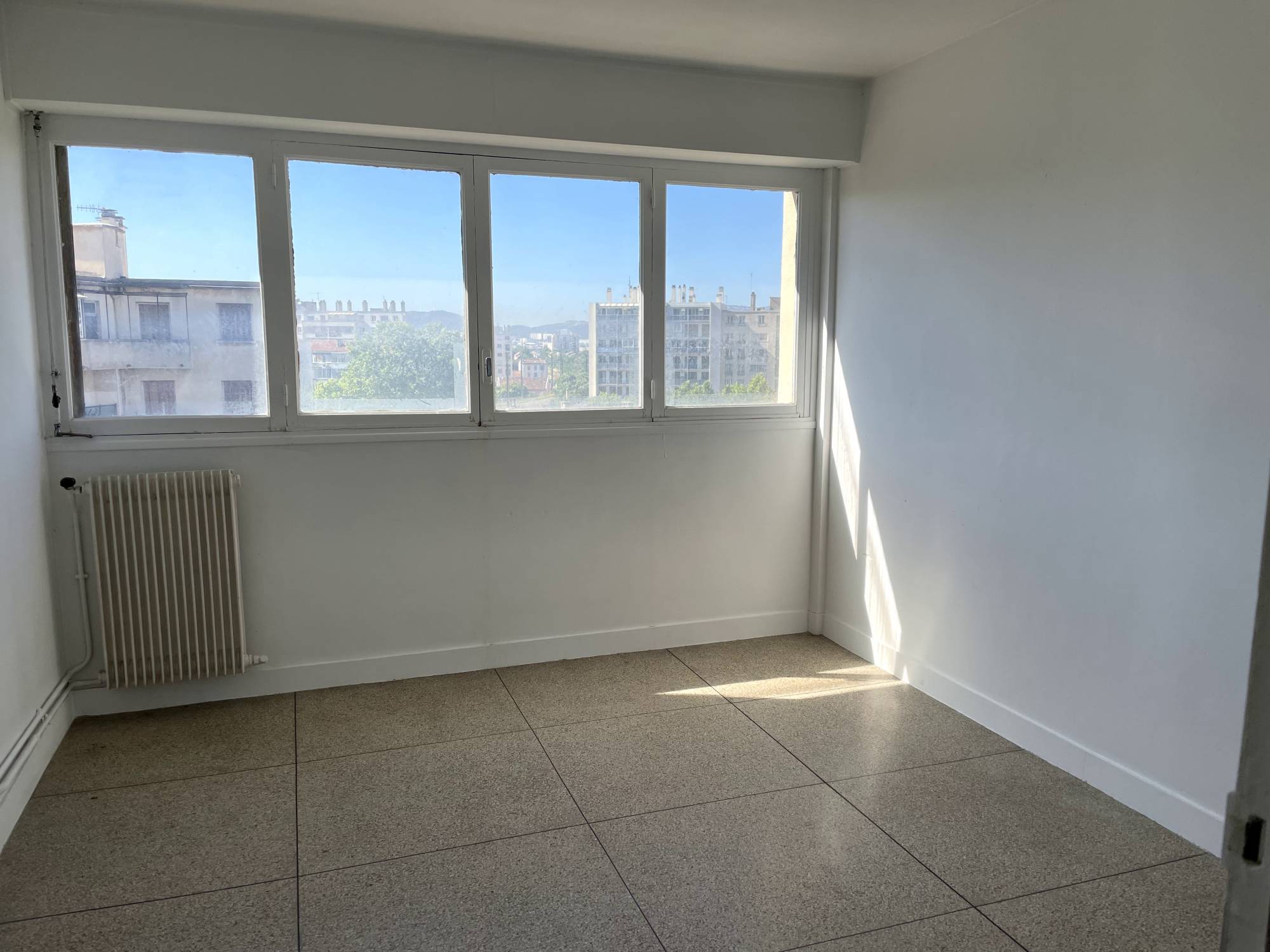 A vendre appartement 3 pièces de 59 m² avec balcon, loggia, cave et place de parking privative Saint Pierre / Blancarde 13005 Marseille