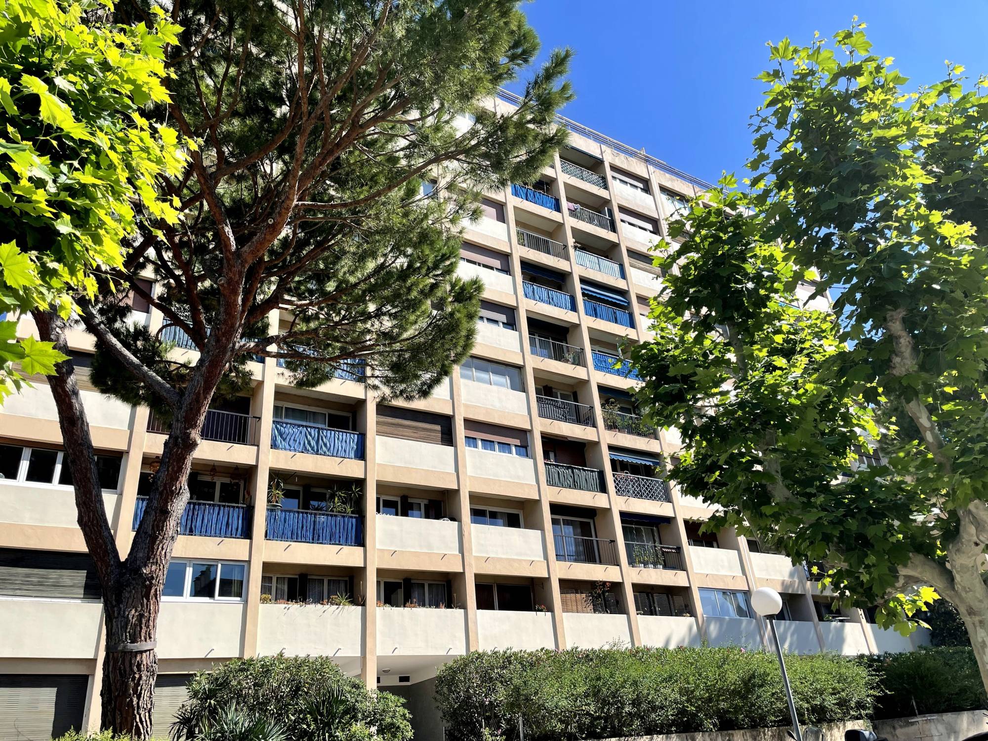 résidence A vendre appartement 4 pièces de 72 m² avec 3 chambres, place de parking privative et loggia Gare de la Blancarde / Saint Pierre 13005 Marseille