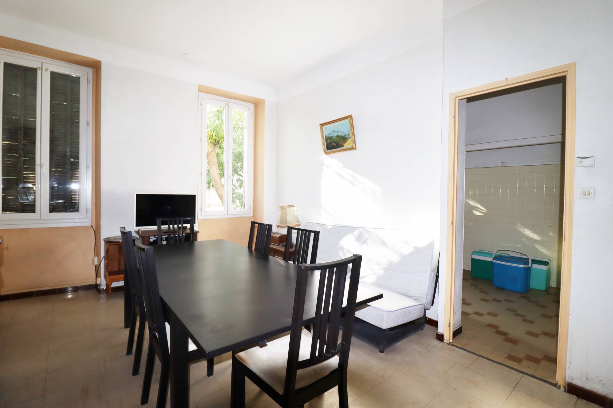 A l'achat appartement à rénover avec potentiel et idéalement situé au Chartreux 13004 Marseille