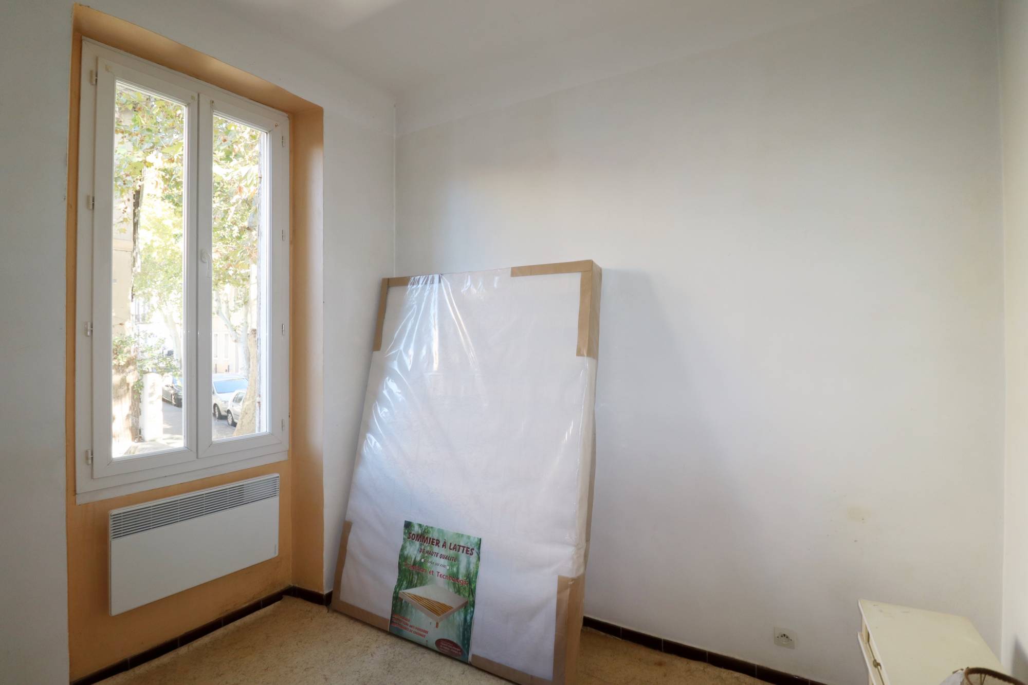A l'achat appartement à rénover avec potentiel et idéalement situé au Chartreux 13004 Marseille