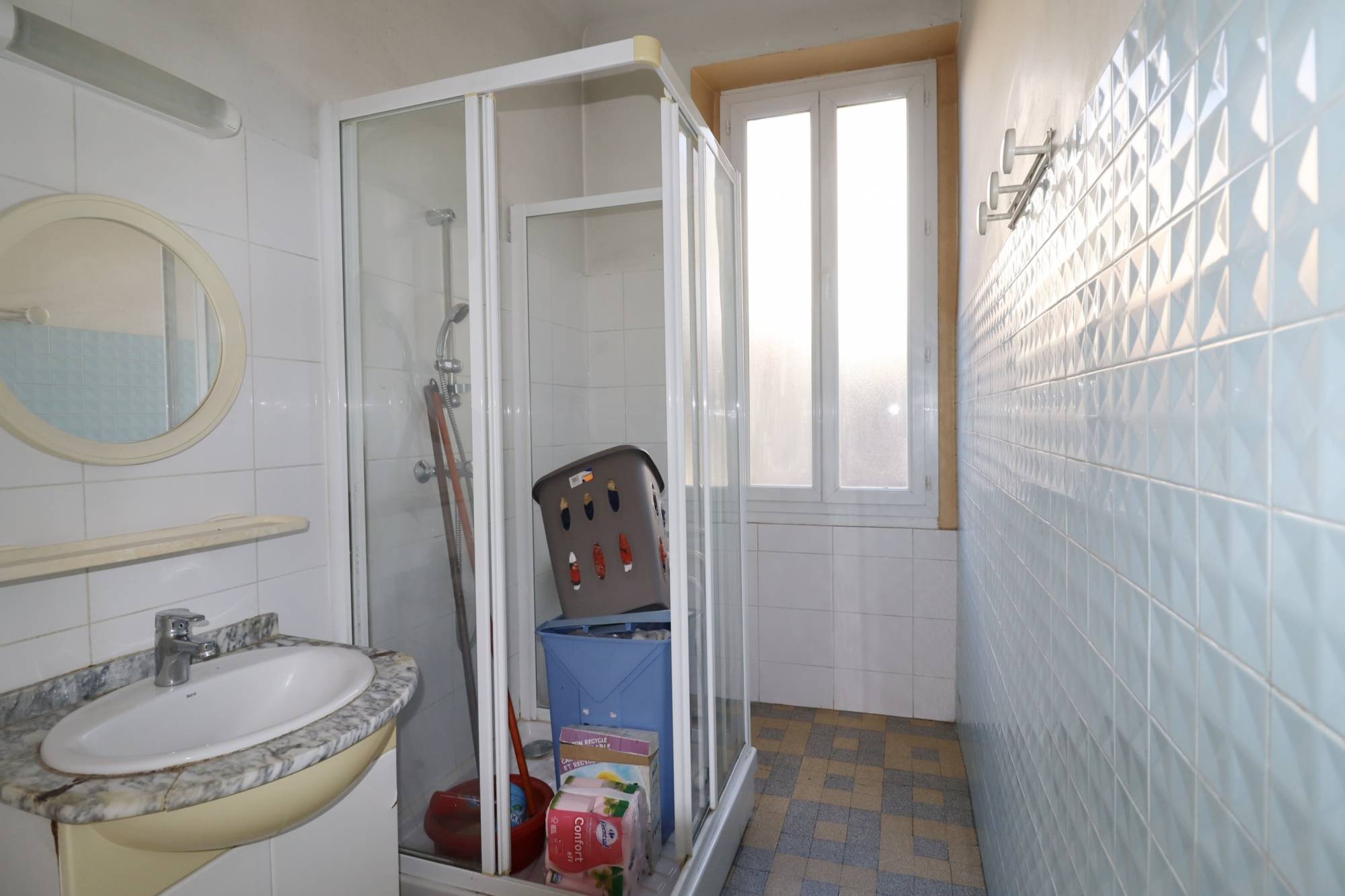 A l'achat appartement à rénover avec potentiel et idéalement situé au Chartreux 13004 Marseille