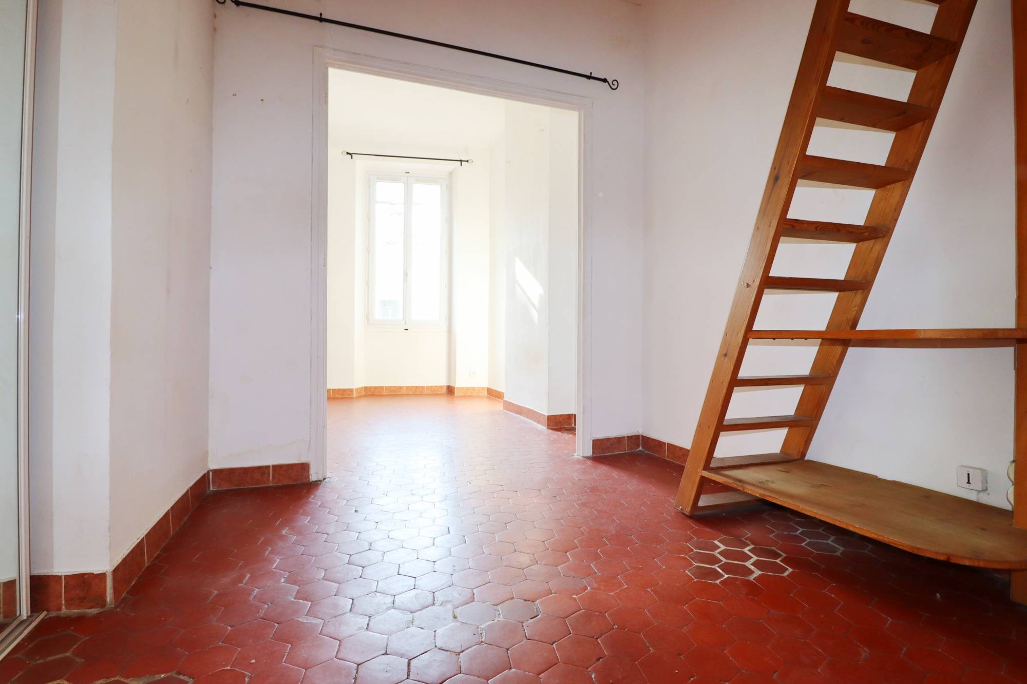 Investissement locatif  A vendre appartement de type 1 / 2 de 35 m2 Secteur Timone 13005 Marseille