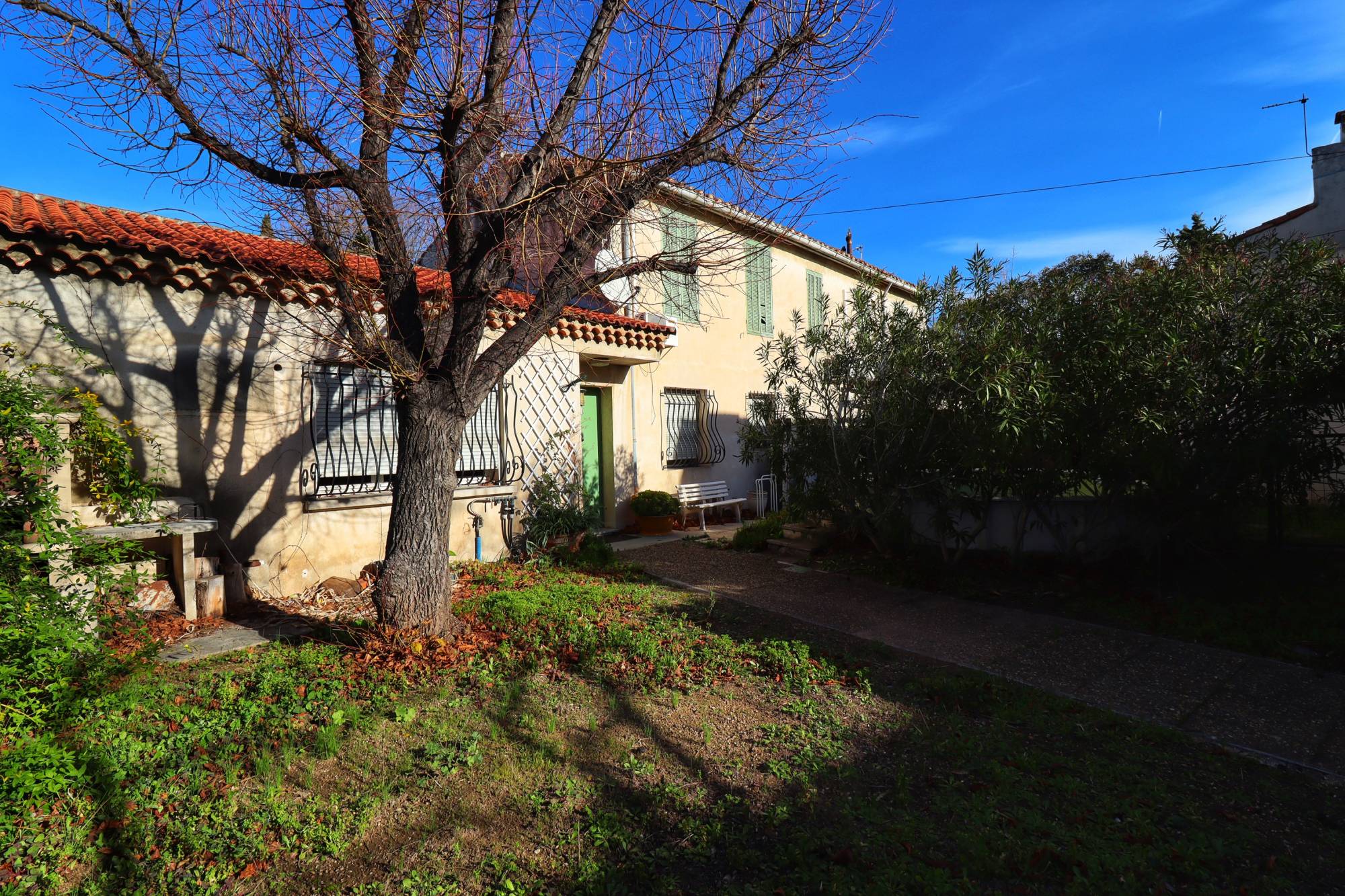 A vendre maison de ville avec terrasse en plein coeur de Saint Barnabé  13012 Marseille