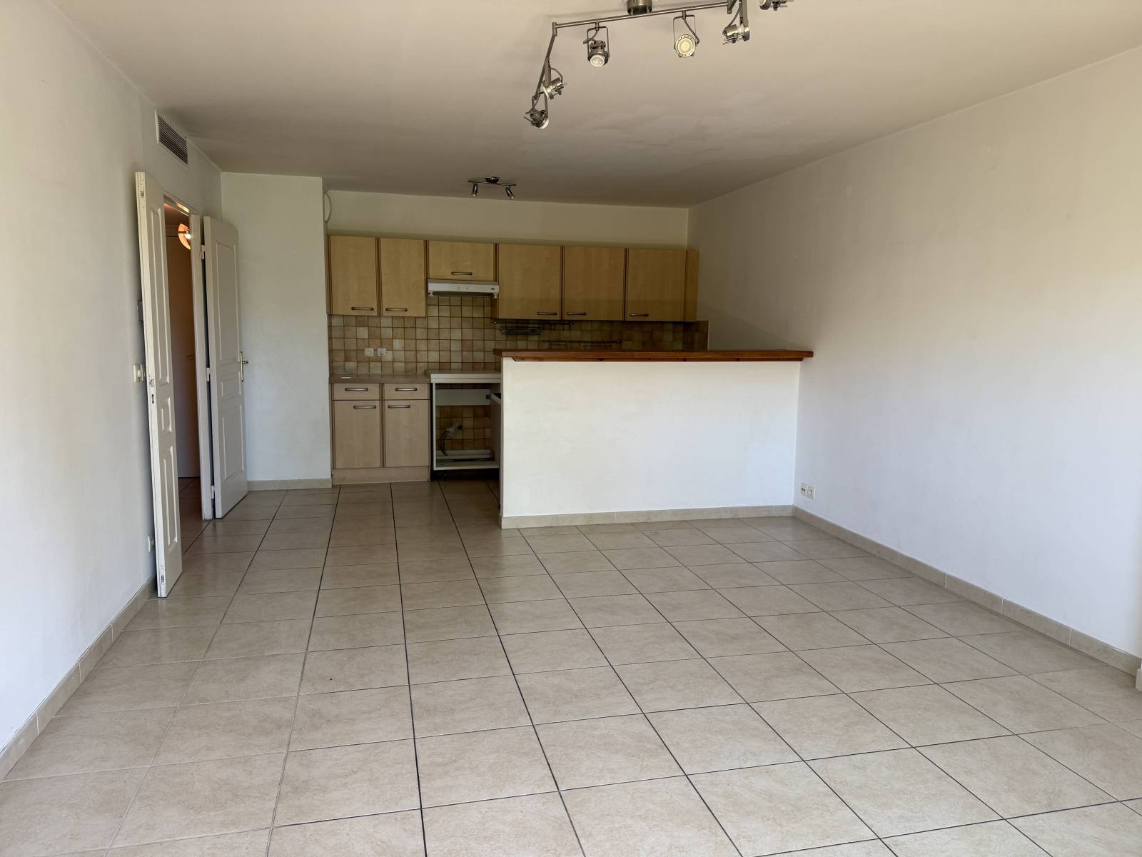 A la vente  dans résidence de standing appartement 3 pièces avec terrasse et place de parking Bois Luzy 13012 Marseille