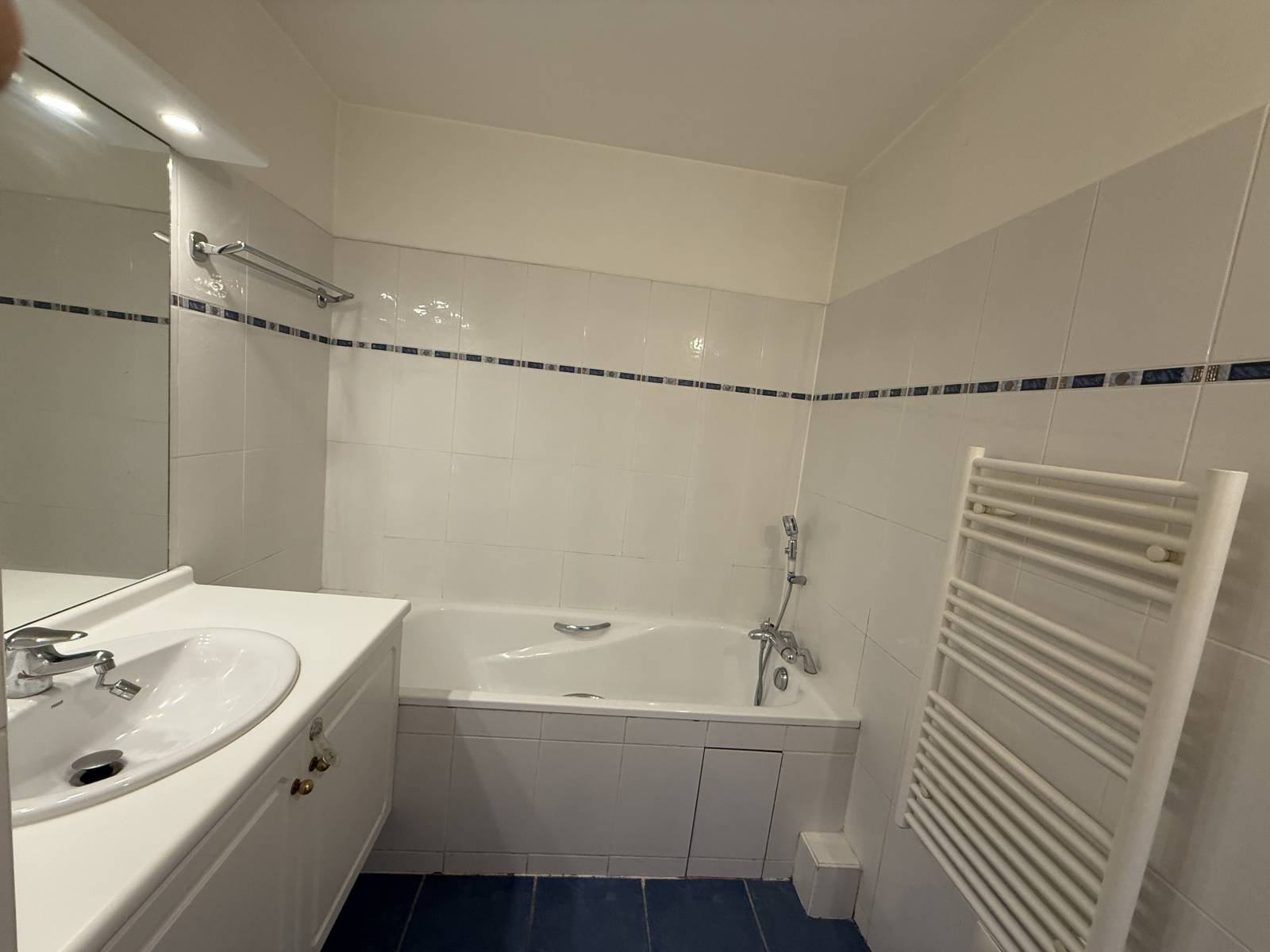 A la vente  dans résidence de standing appartement 3 pièces avec terrasse et place de parking Bois Luzy 13012 Marseille