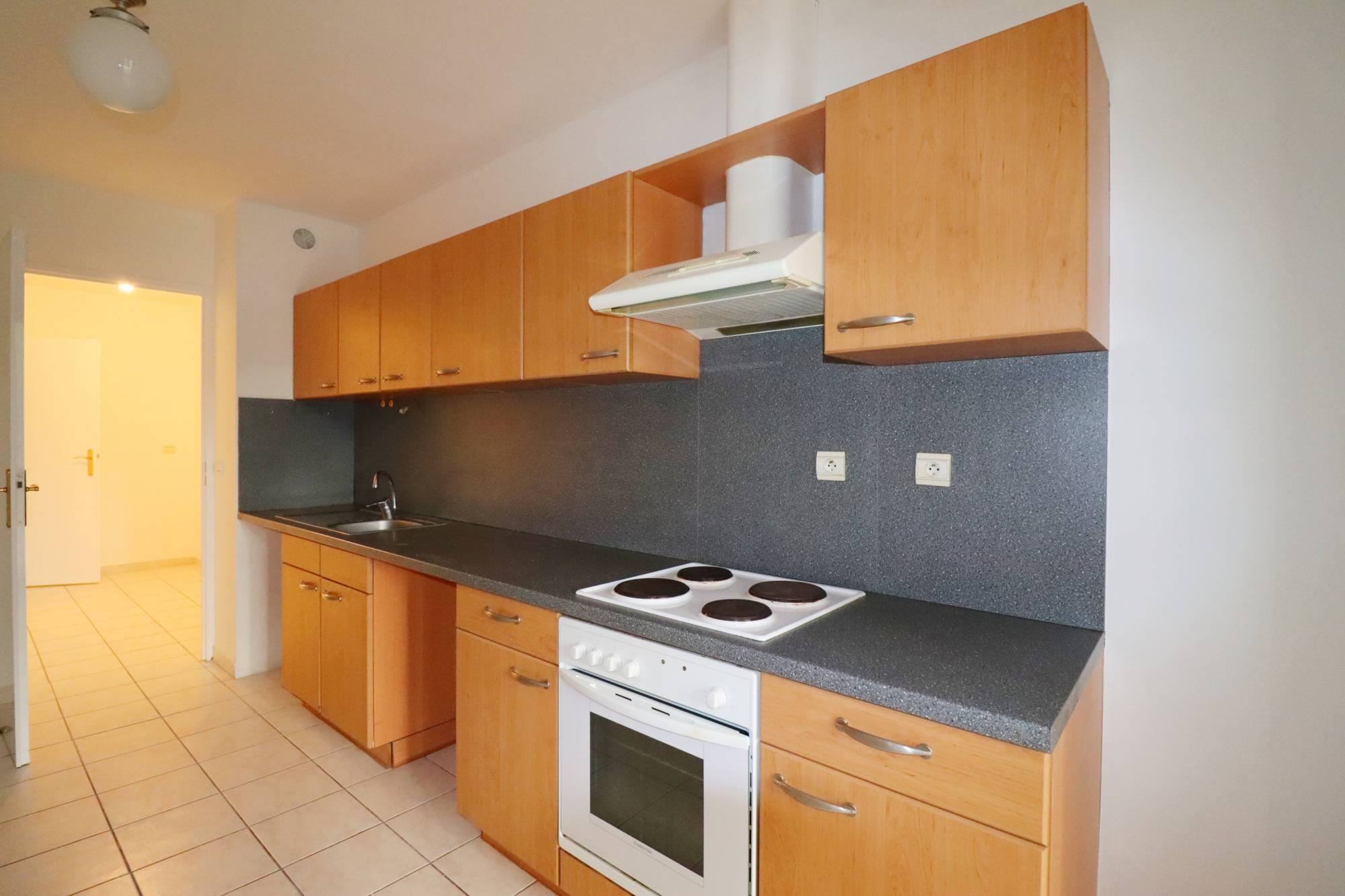 cuisine A vendre appartement 3 pièces avec terrasse, jardin et place de parking privative Saint Barnabé 13004 Marseille