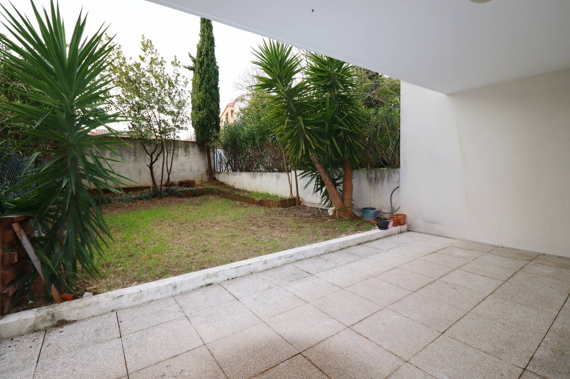 terrasse et jardin A vendre appartement 3 pièces avec terrasse, jardin et place de parking privative Saint Barnabé 13004 Marseille