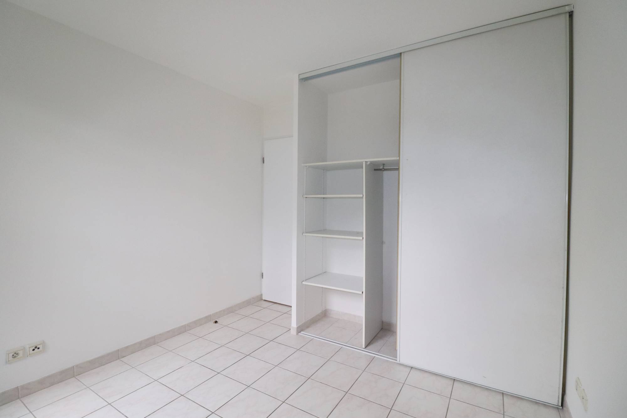 chambre A vendre appartement 3 pièces avec terrasse, jardin et place de parking privative Saint Barnabé 13004 Marseille