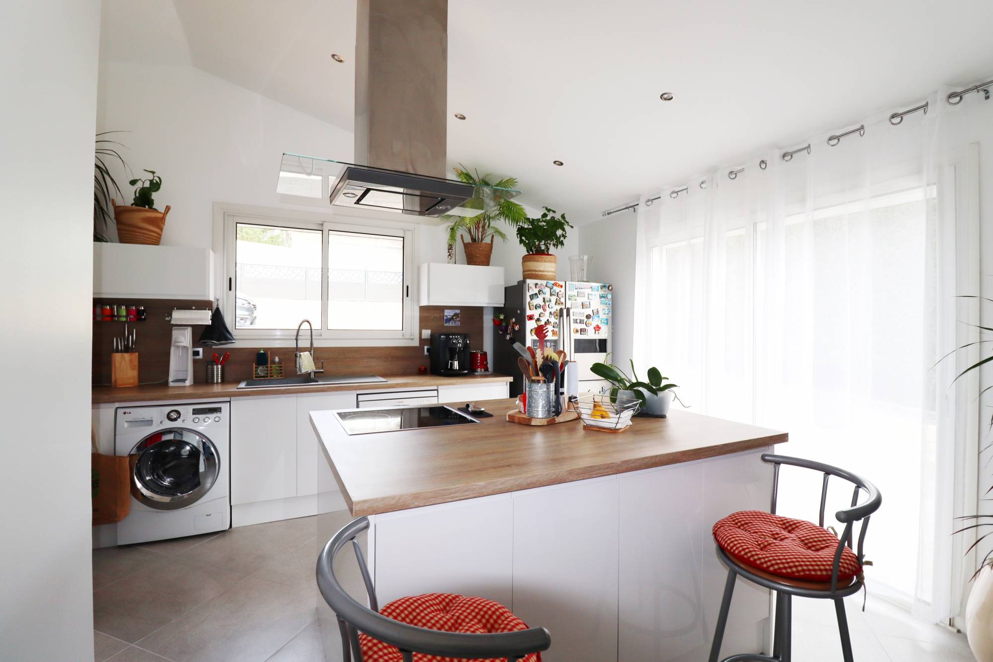 A vendre villa de plain pied avec 3 chambres, terrasse, garage et piscine 13240 Septèmes les vallons