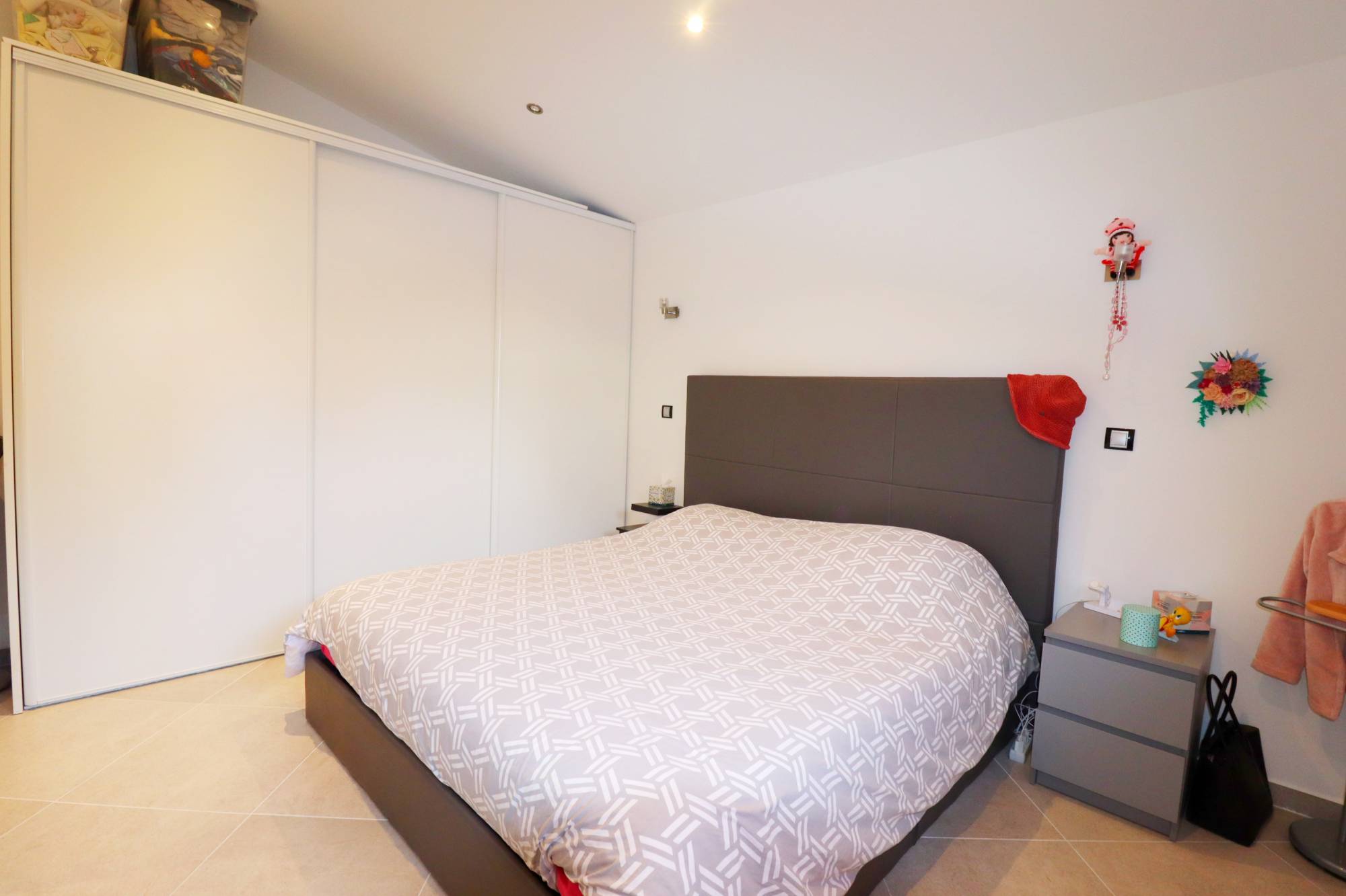 A vendre villa de plain pied avec 3 chambres, terrasse, garage et piscine 13240 Septèmes les vallons