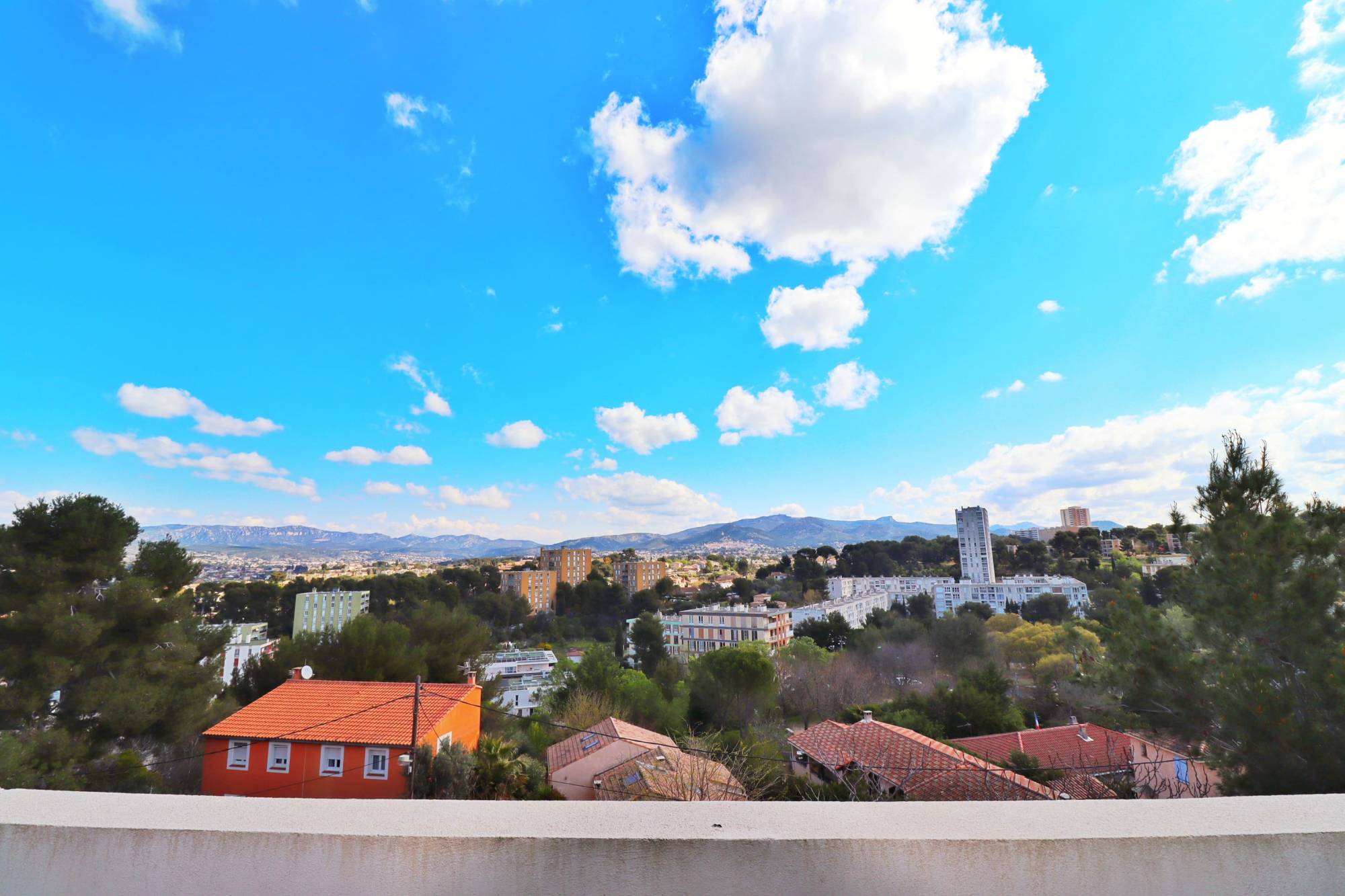 A vendre appartement 3 pièces de 54 m² avec terrasse et place de parking proche Bois Lemaitre 13012 Marseille