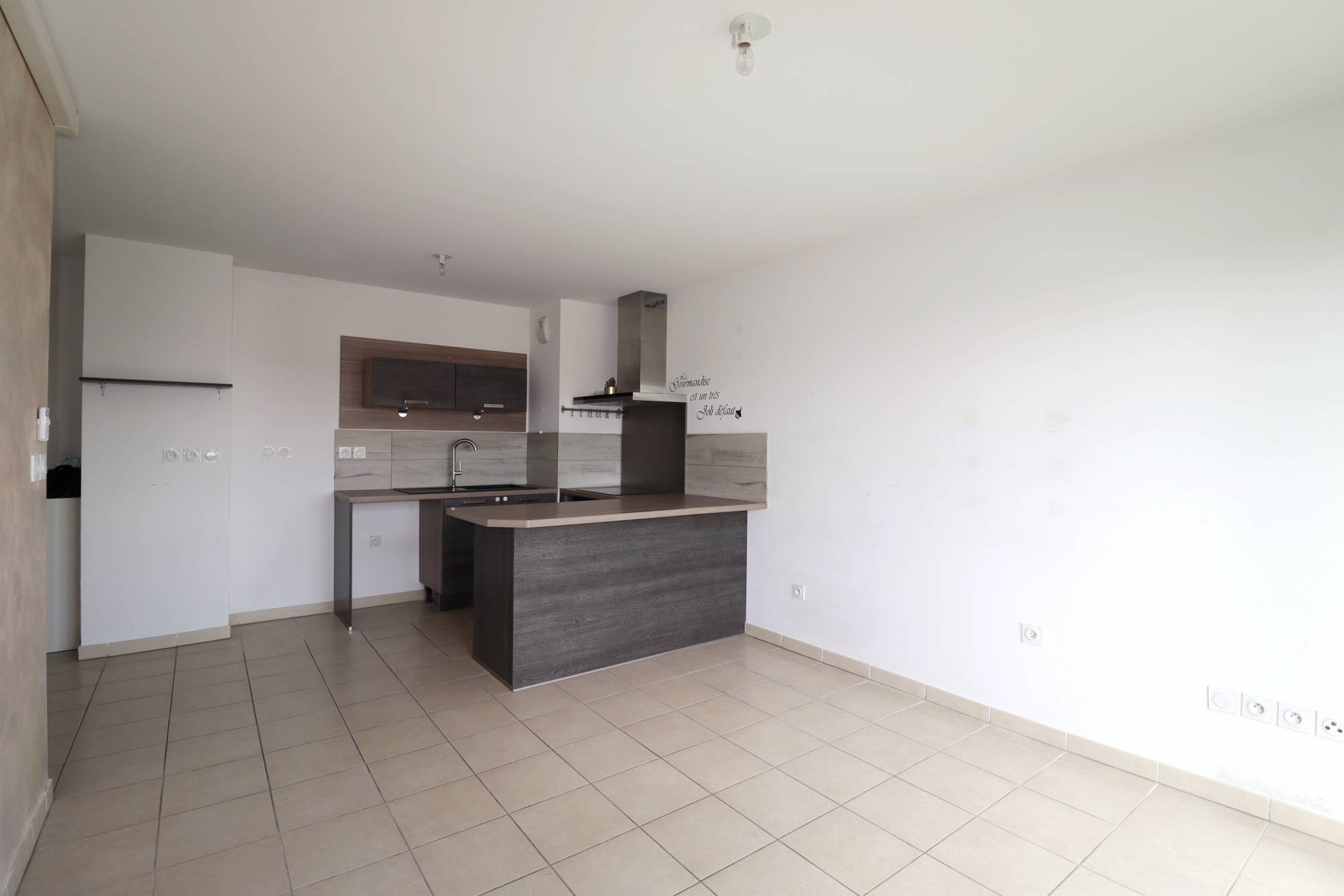 A vendre appartement 3 pièces de 54 m² avec terrasse et place de parking proche Bois Lemaitre 13012 Marseille