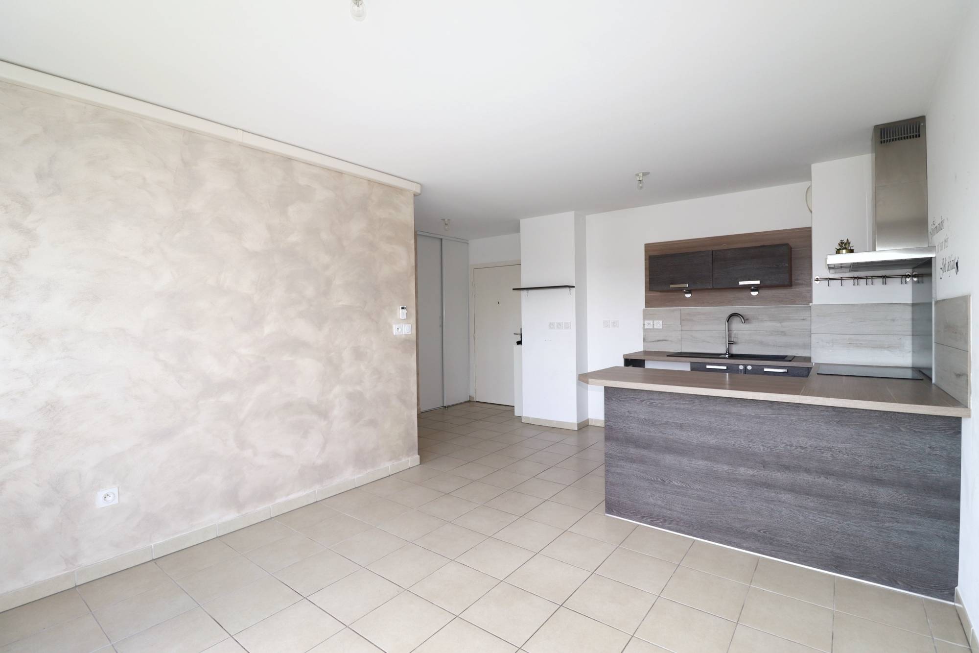 A vendre appartement 3 pièces de 54 m² avec terrasse et place de parking proche Bois Lemaitre 13012 Marseille