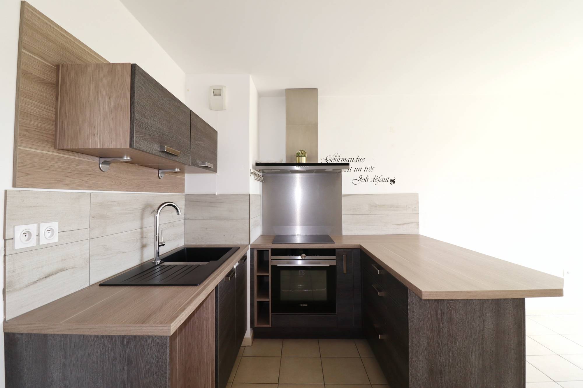 A vendre appartement 3 pièces de 54 m² avec terrasse et place de parking proche Bois Lemaitre 13012 Marseille