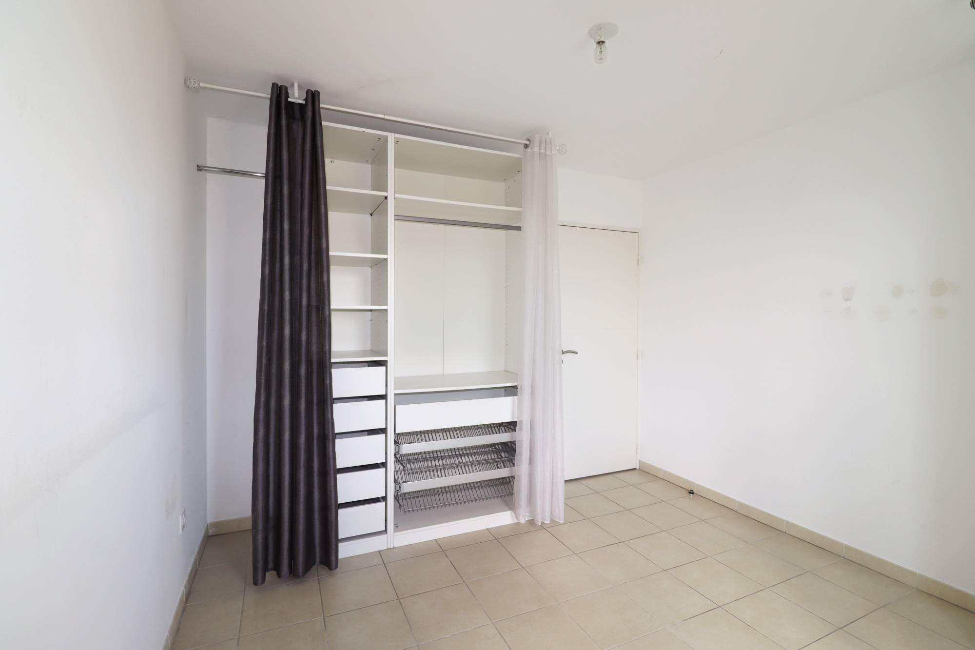 A vendre appartement 3 pièces de 54 m² avec terrasse et place de parking proche Bois Lemaitre 13012 Marseille