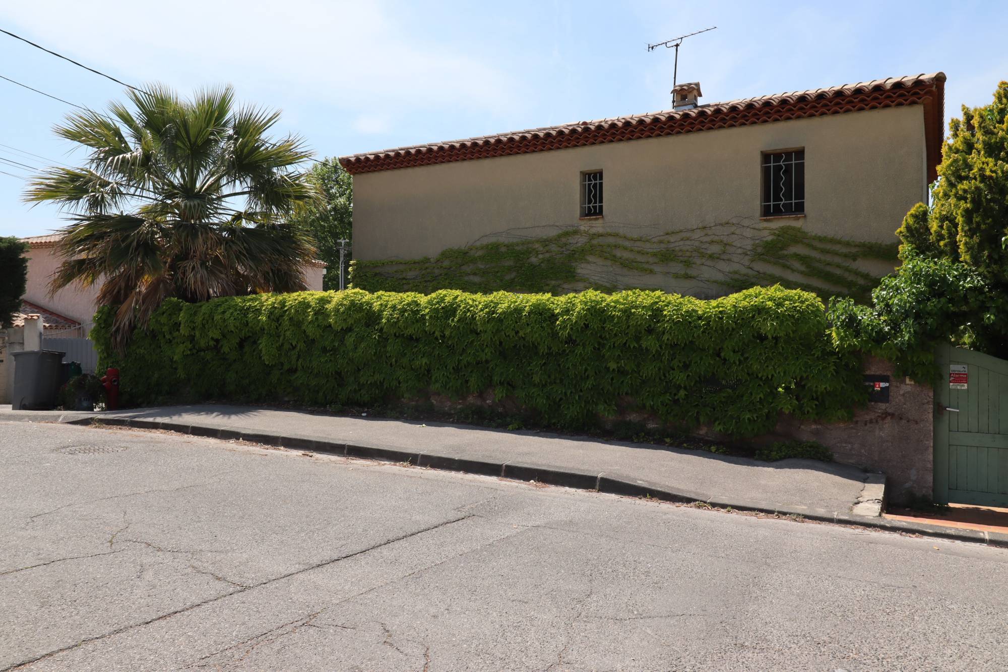 Villa de luxe avec vue panoramique et piscine disponible pour les acheteurs à la recherche d'une propriété exceptionnelle et distinctive Marseille 13010 Saint-Loup