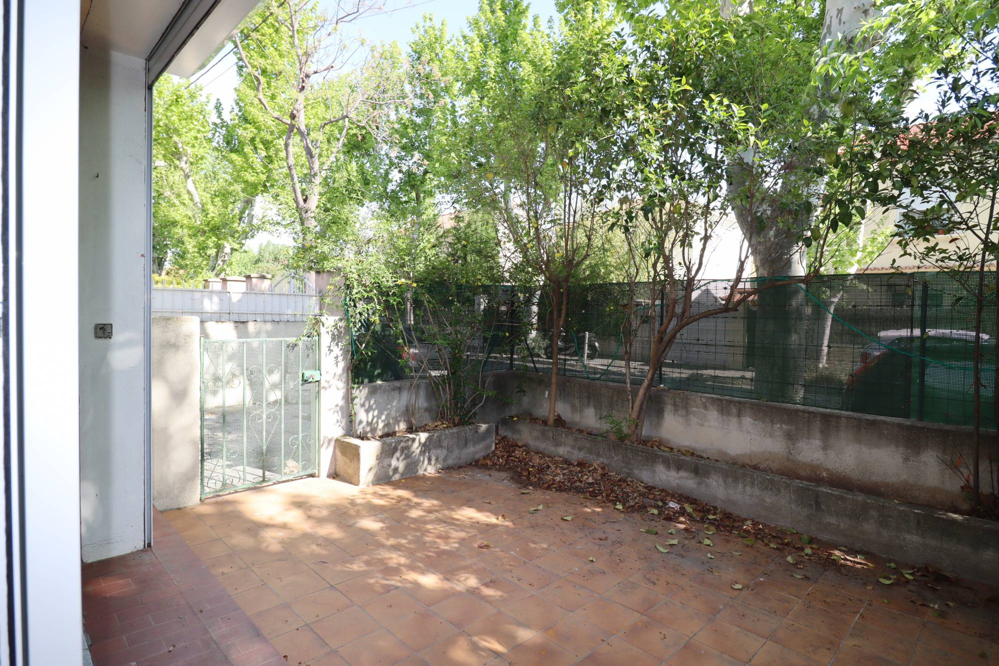 A vendre appartement 1 pièce de 40 m² en rez de jardin avec terrasse de 21 m² Montolivet 13012 Marseille