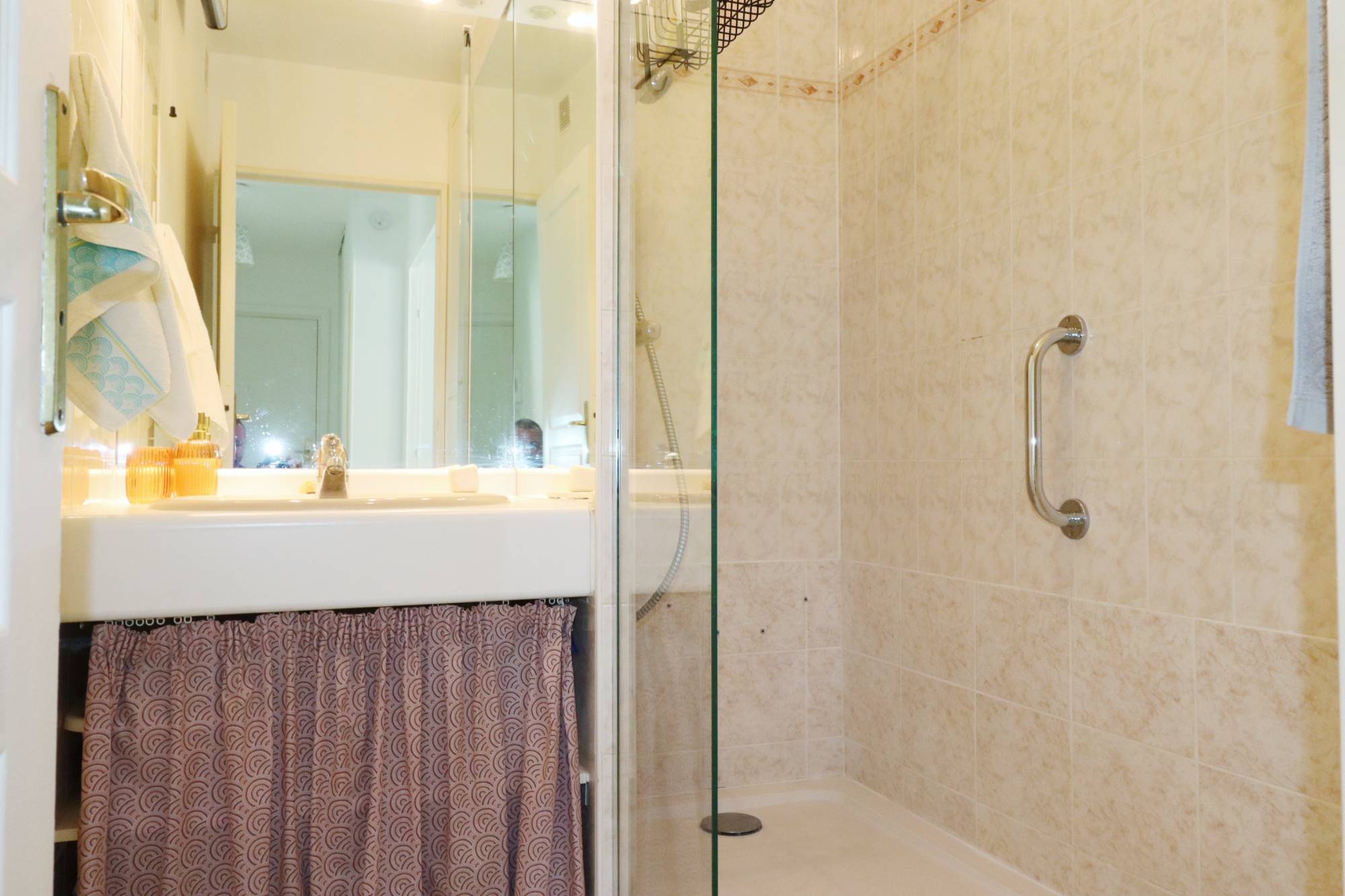 A vendre appartement 2 pièces de 47 m² avec terrasse en plein cœur du village de Saint Barnabé 13012 Marseille