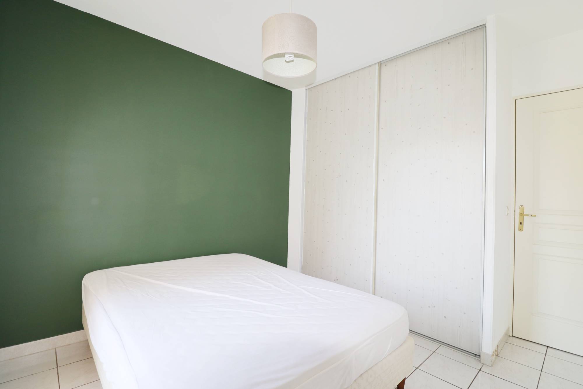 A vendre appartement 2 pièces de 47 m² avec terrasse en plein cœur du village de Saint Barnabé 13012 Marseille