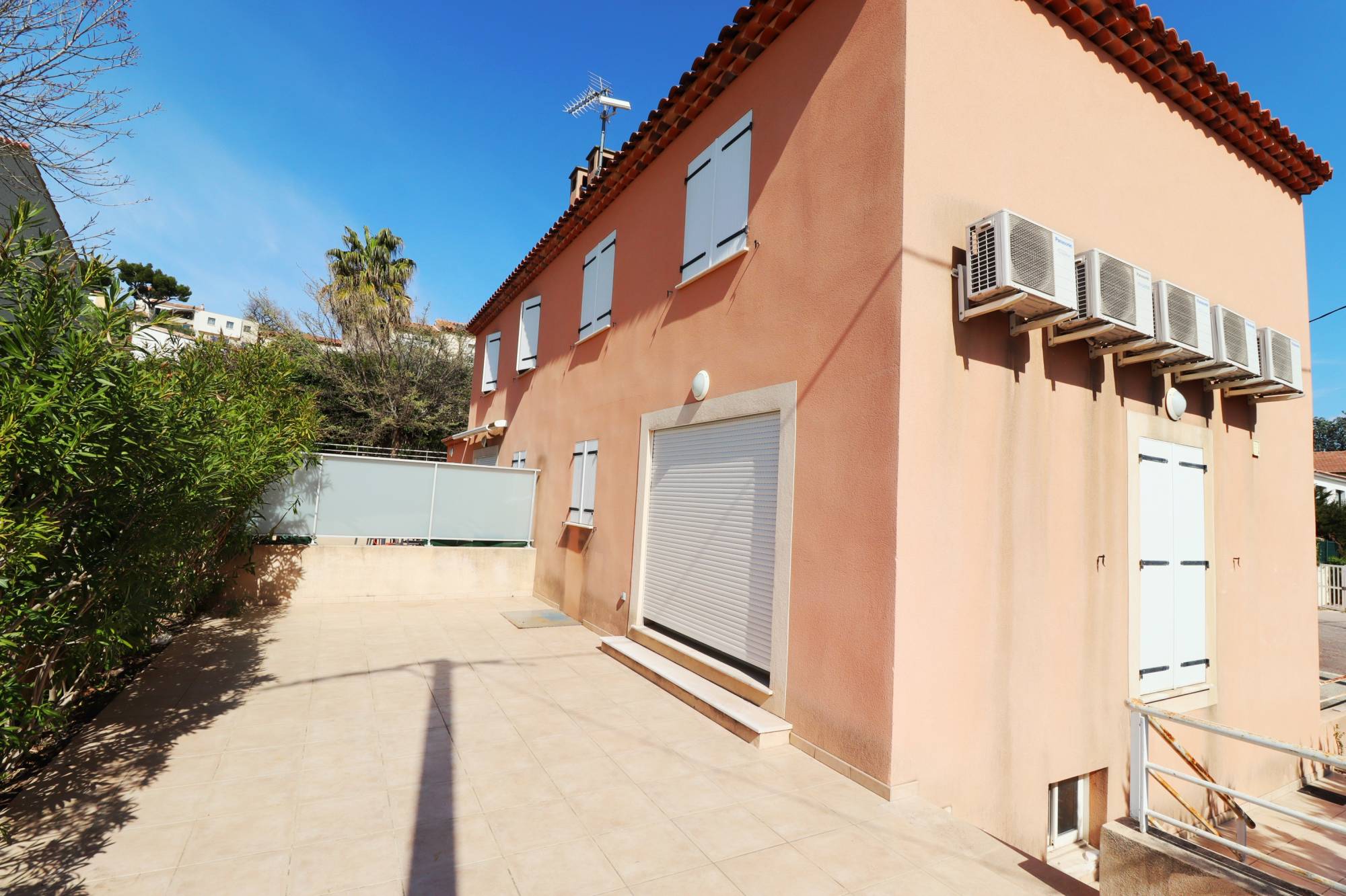 A vendre charmante maison type 4 avec terrasse 13380 Plan de cuques