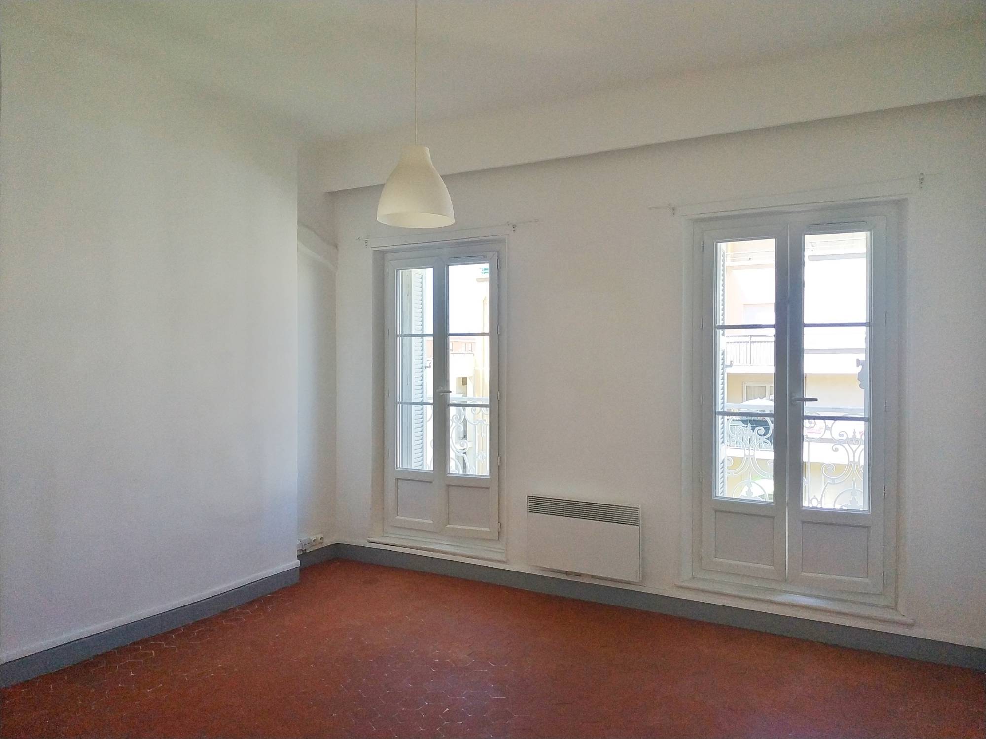 A vendre appartement 2 pièces de 42 m² rénové quartier Joliette 13002 Marseille  - Investissement locatif