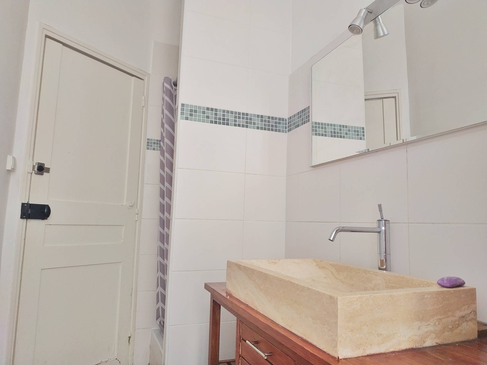 A vendre appartement 2 pièces de 42 m² rénové quartier Joliette 13002 Marseille  - Investissement locatif