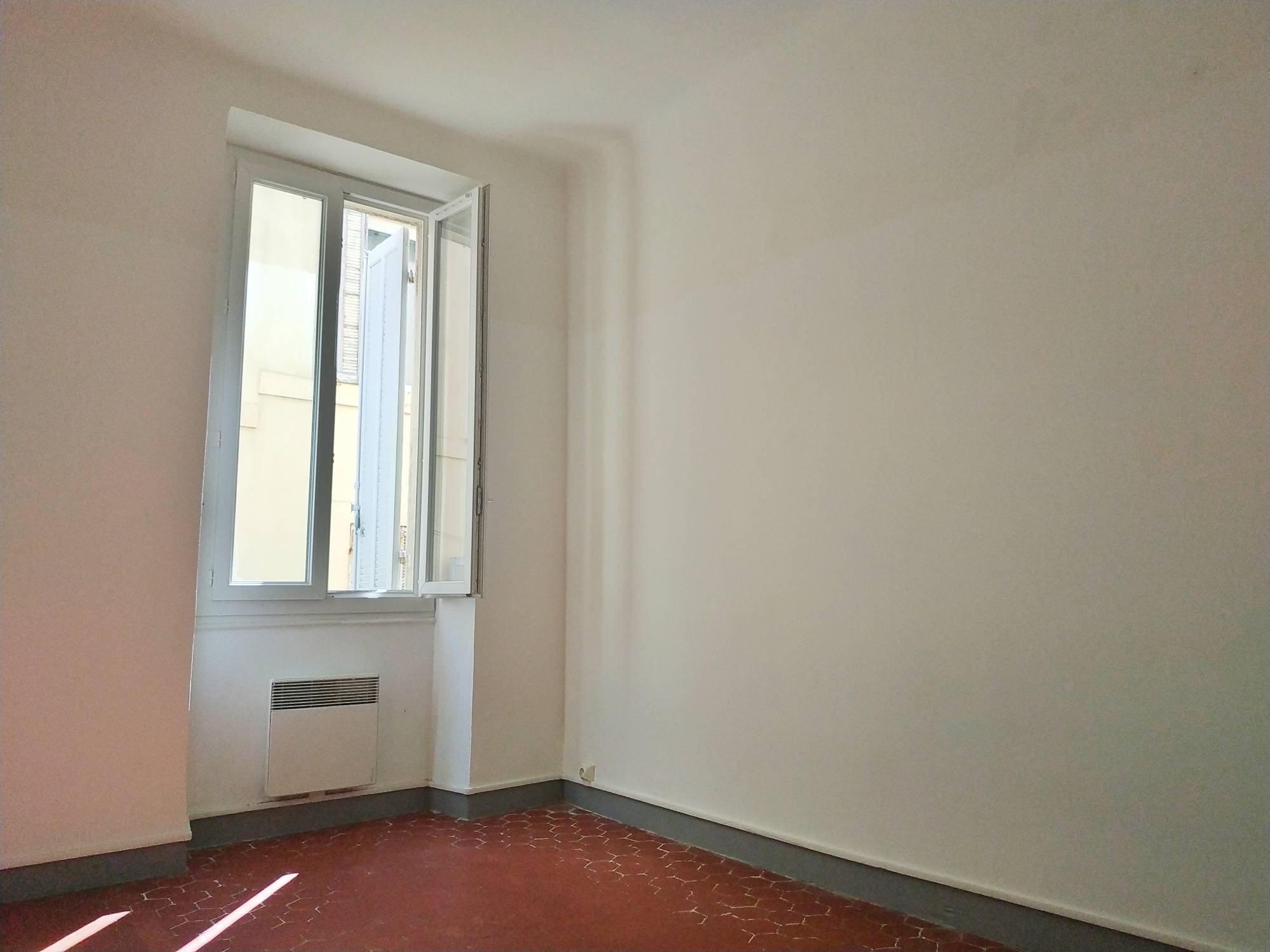 A vendre appartement 2 pièces de 42 m² rénové quartier Joliette 13002 Marseille