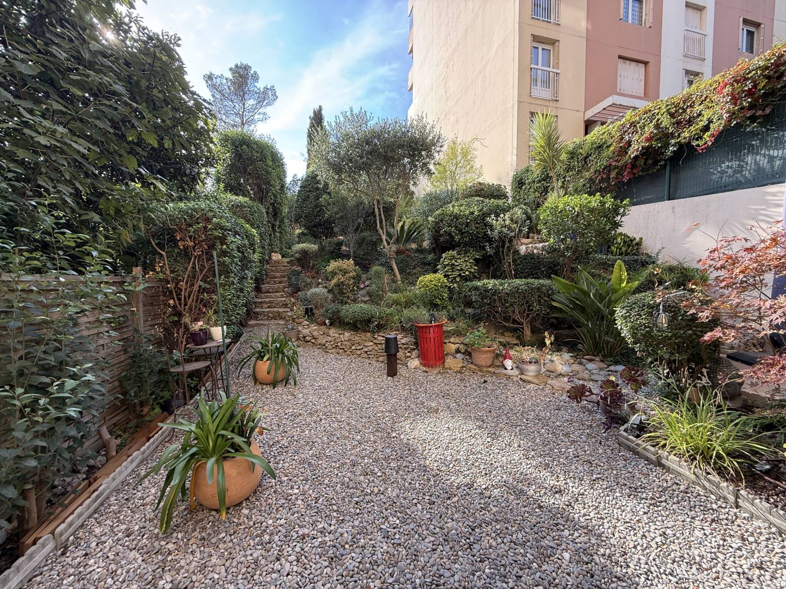 Rare à la vente appartement de 84 m² avec un grand jardin privatif 13012 Marseille