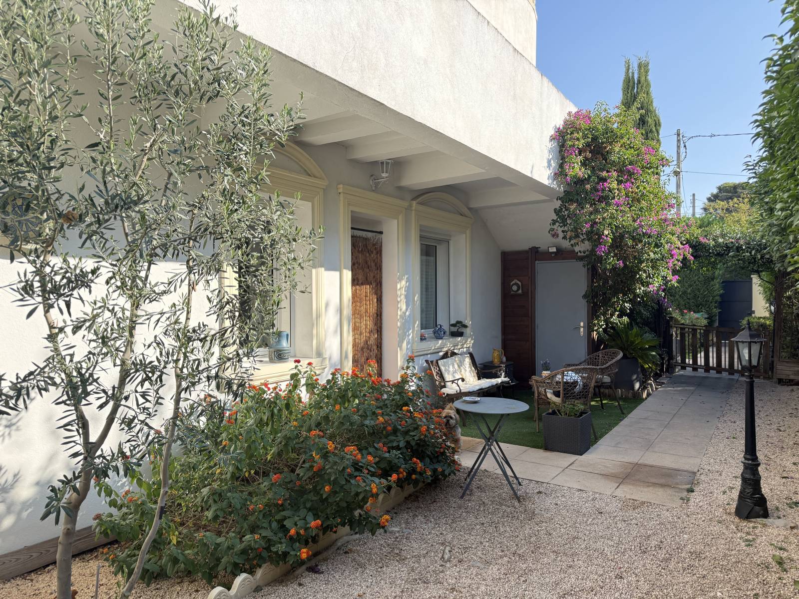 Rare à la vente - Bas de villa avec jardin, piscine et garage en plein coeur du village de Saint Barnabé 13012 Marseille