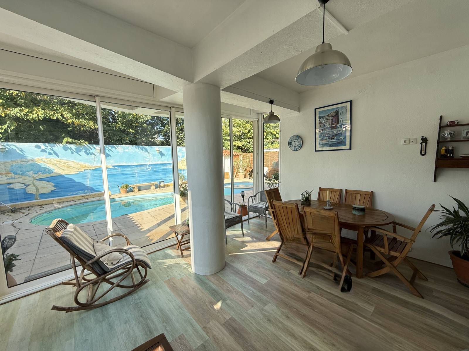 Rare à la vente - Bas de villa avec jardin, piscine et garage en plein coeur du village de Saint Barnabé 13012 Marseille