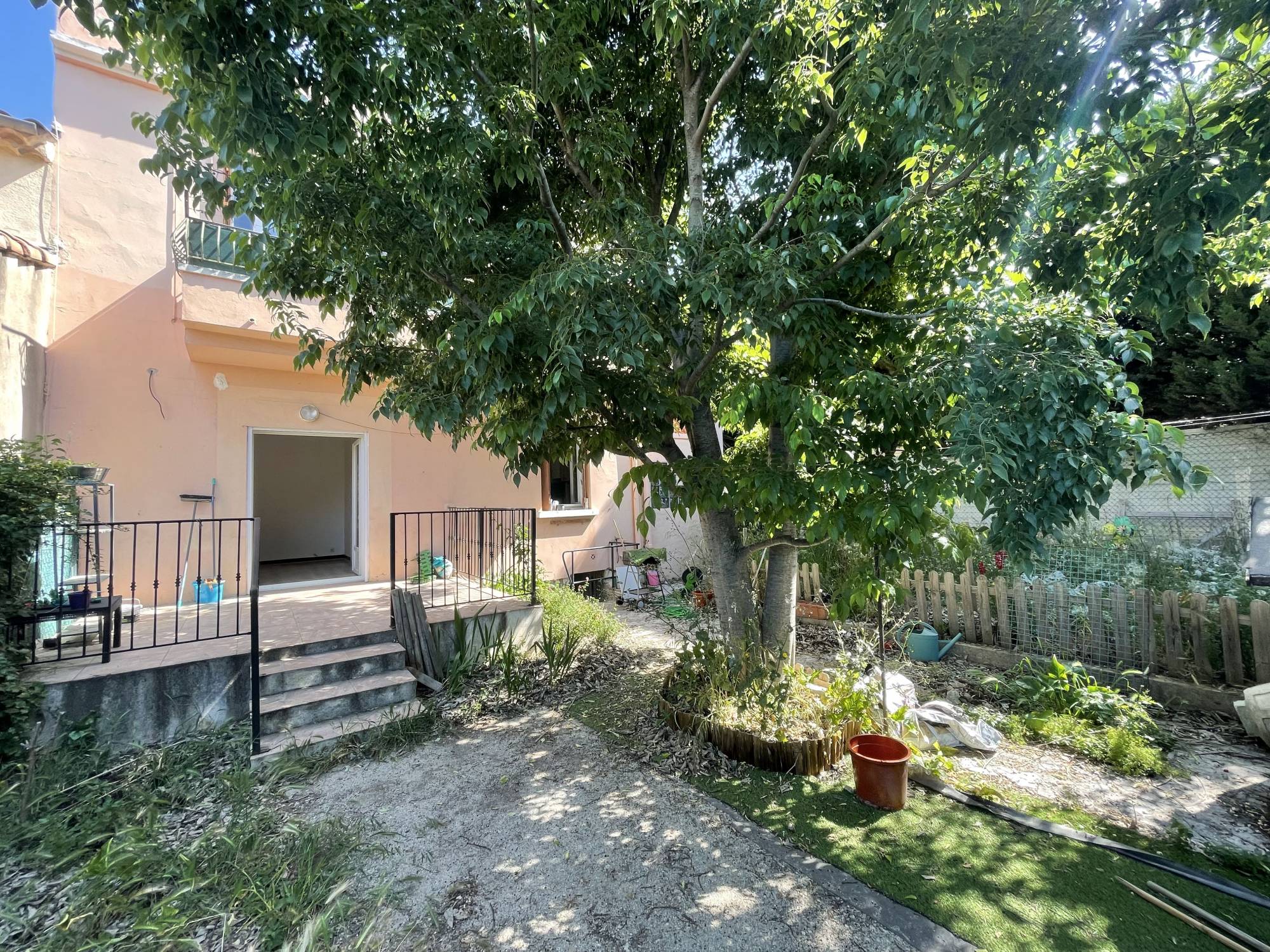 A vendre rez de chaussée de villa avec jardin, appartement de 63 m² sur le secteur de Bois Luzy 13012 Marseille
