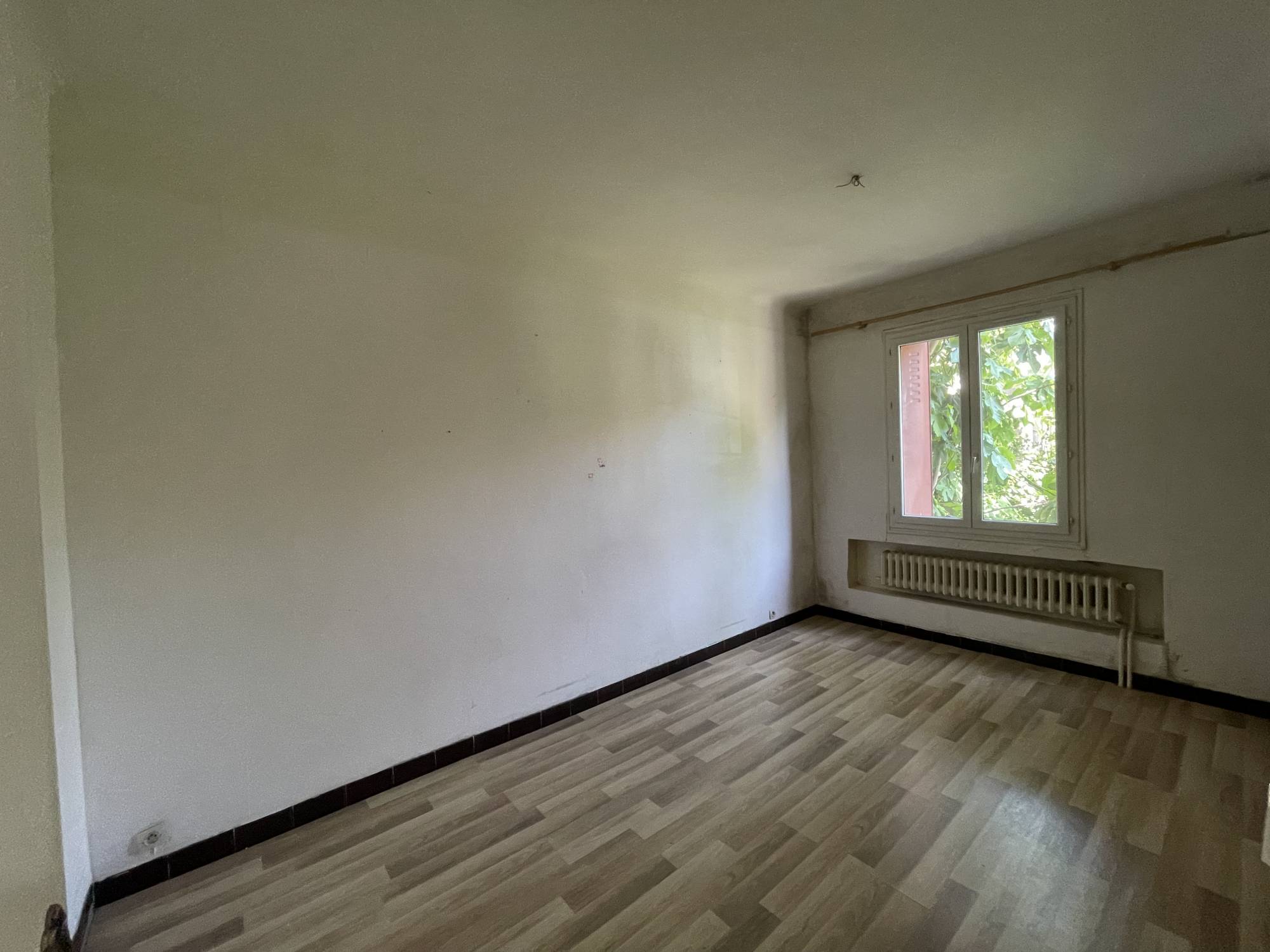 A vendre rez de chaussée de villa avec jardin, appartement de 63 m² sur le secteur de Bois Luzy 13012 Marseille