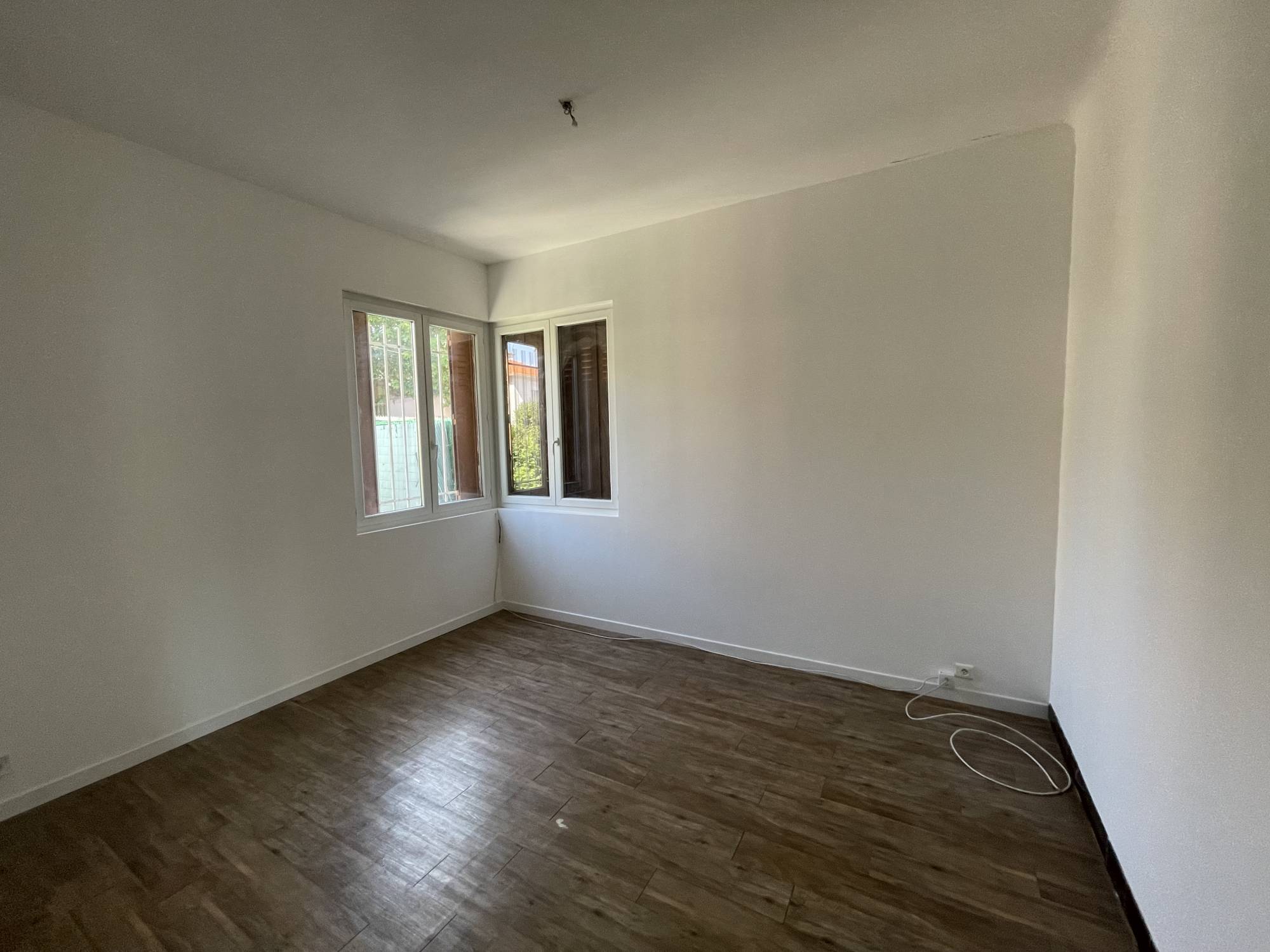 A vendre rez de chaussée de villa avec jardin, appartement de 63 m² sur le secteur de Bois Luzy 13012 Marseille