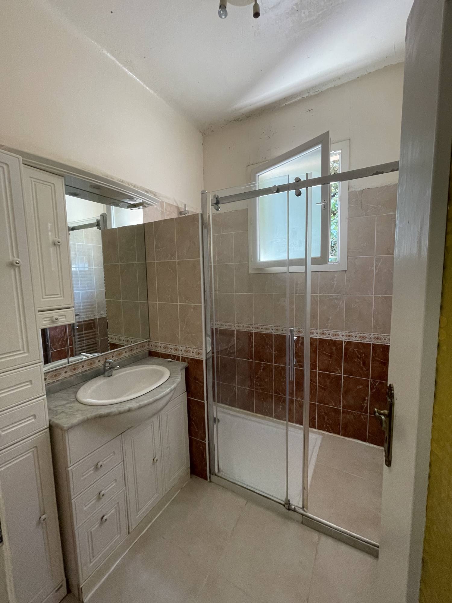 A vendre rez de chaussée de villa avec jardin, appartement de 63 m² sur le secteur de Bois Luzy 13012 Marseille
