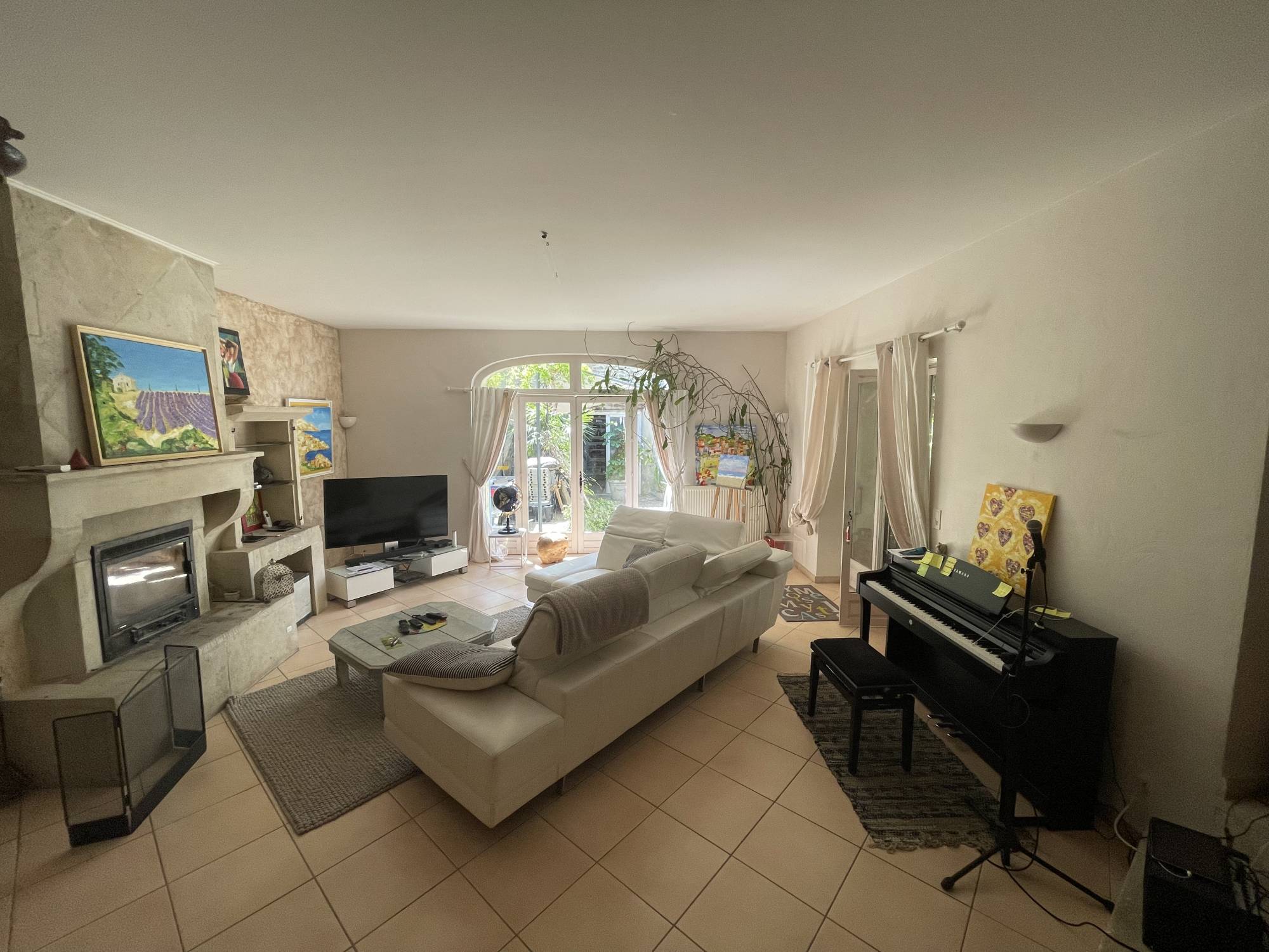 A vendre bastide en pierre d'environ 155 m² avec 4 chambres sur une parcelle de 884 m² 84820 VISAN