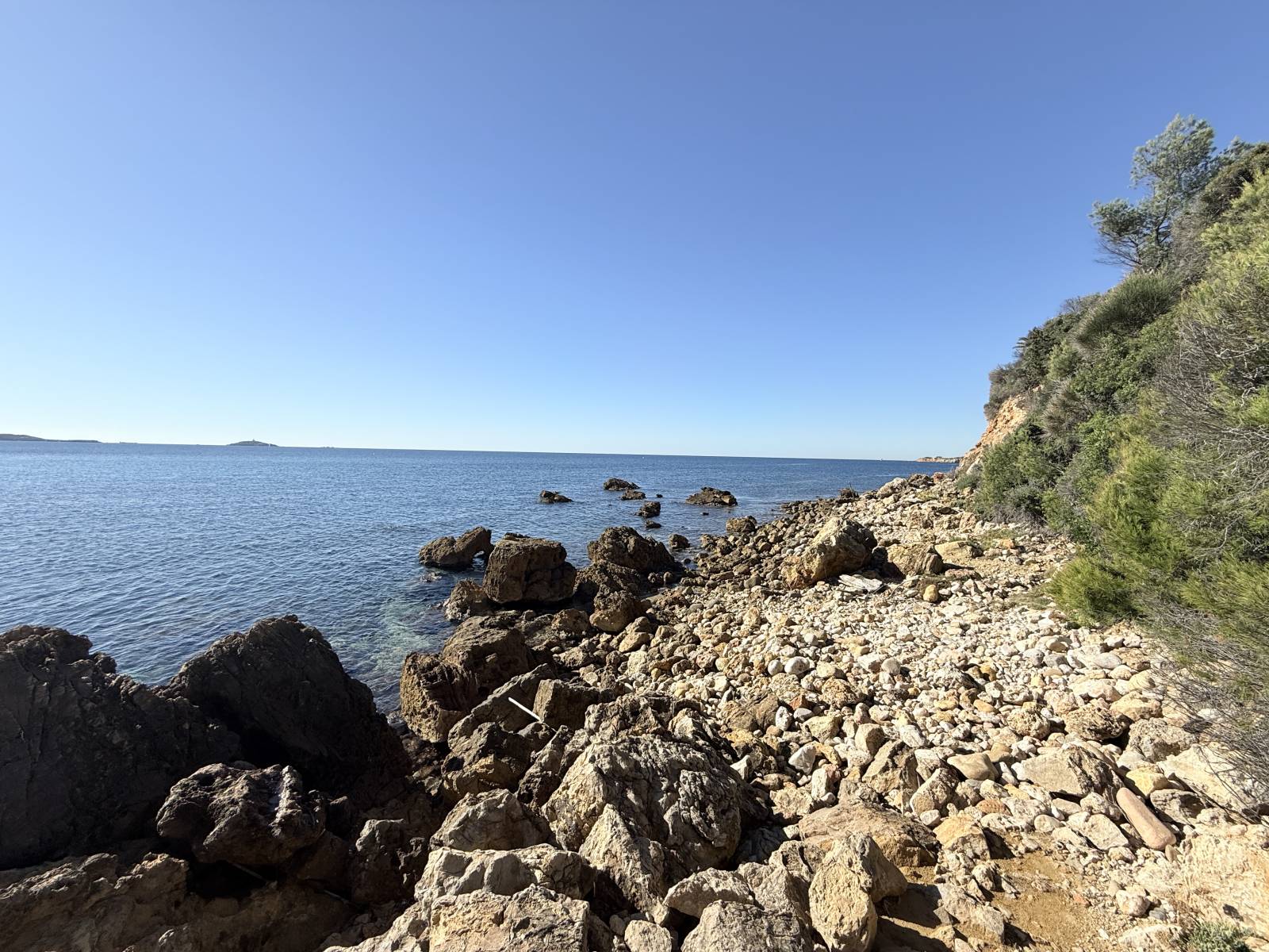 Appartement 3 pièces avec terrasse et accès privatif à la mer – Sanary-sur-Mer