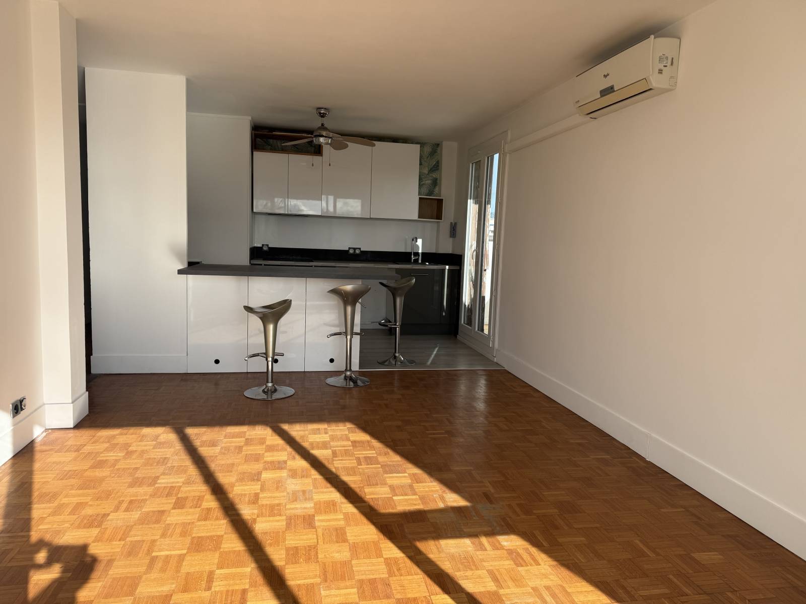 8ᵉ étage avec ascenseur, ce 3 pièces de 64,30 m²