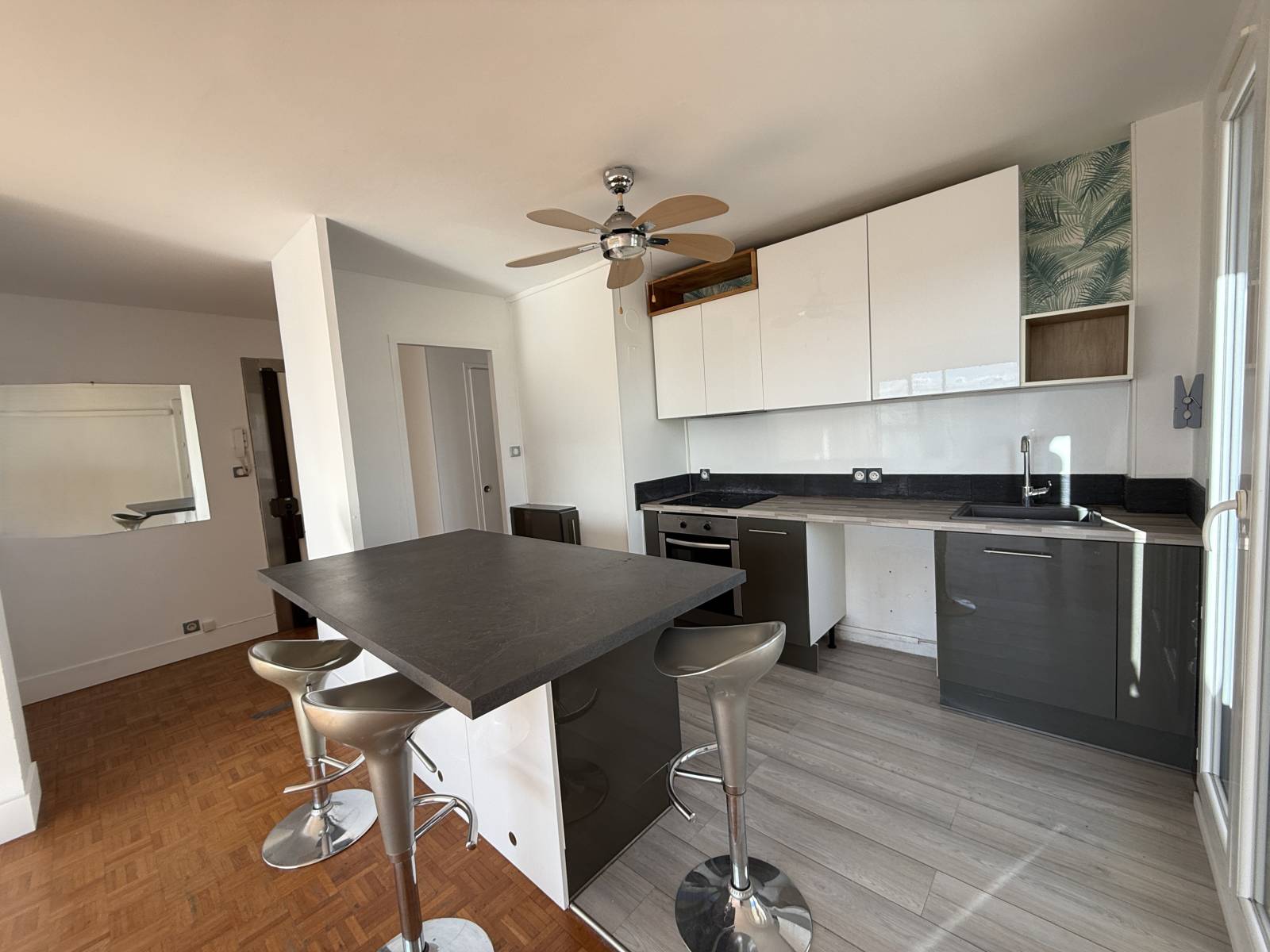 8ᵉ étage avec ascenseur, ce 3 pièces de 64,30 m²