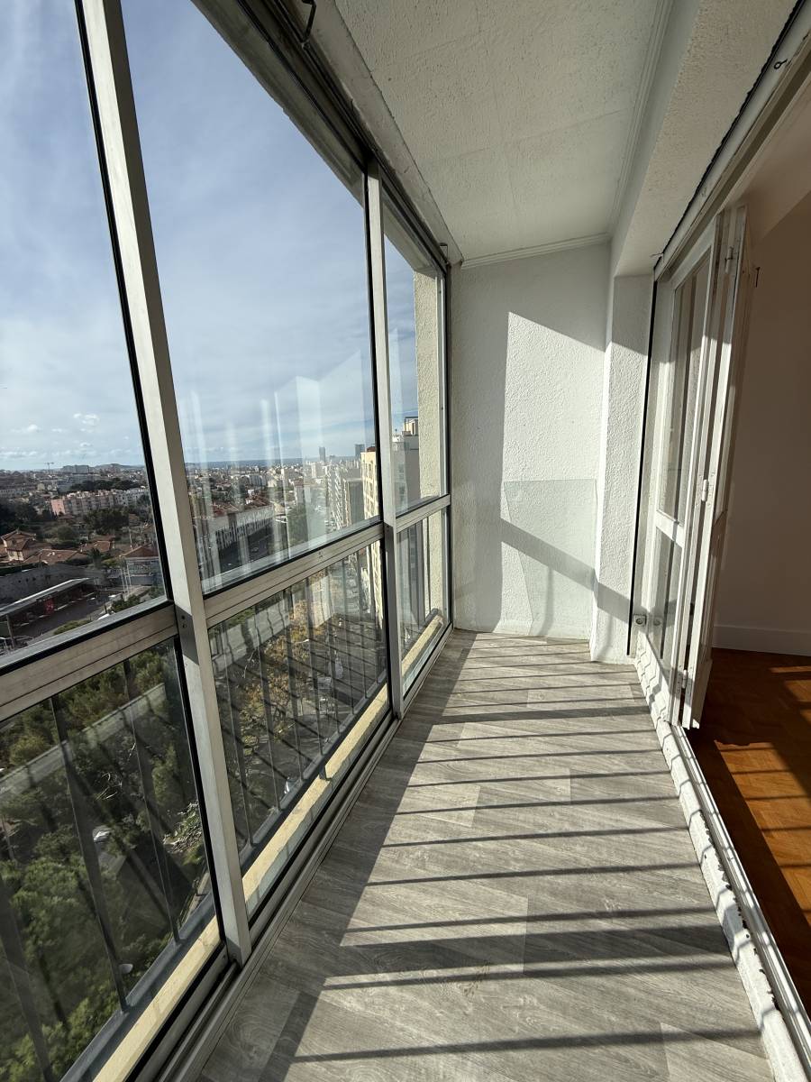 8ᵉ étage avec ascenseur, ce 3 pièces de 64,30 m²