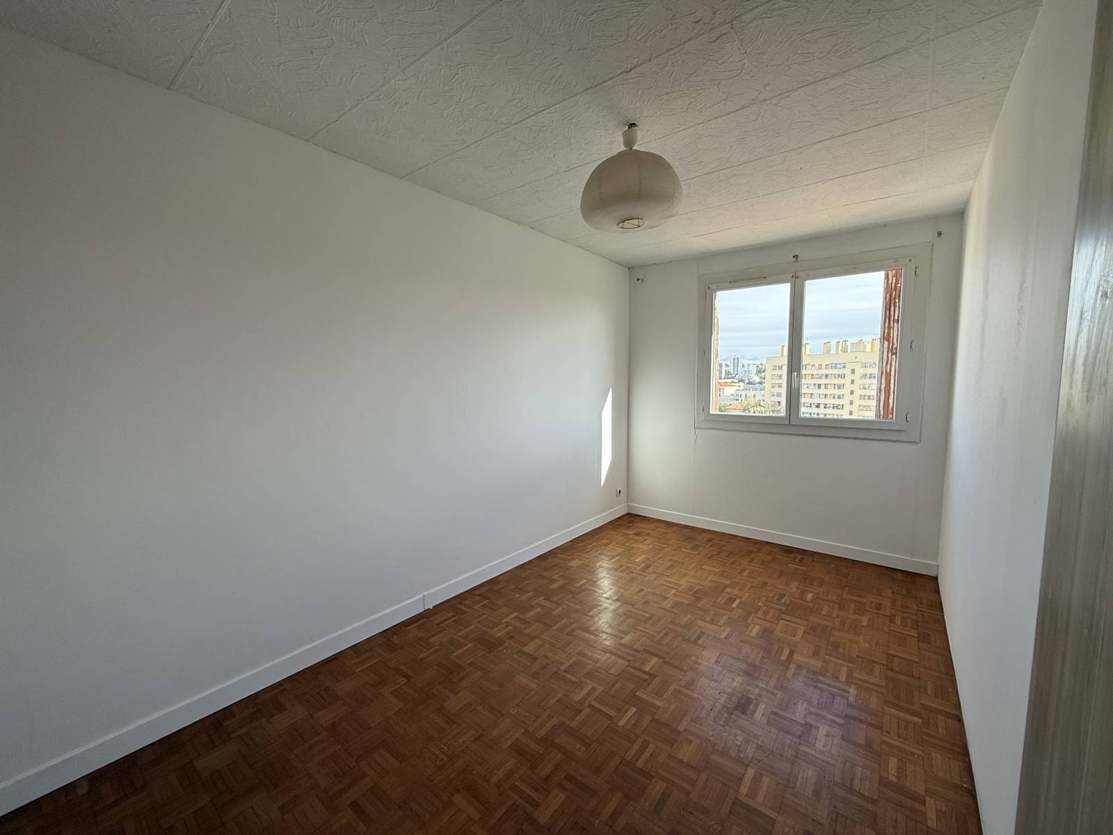 8ᵉ étage avec ascenseur, ce 3 pièces de 64,30 m²