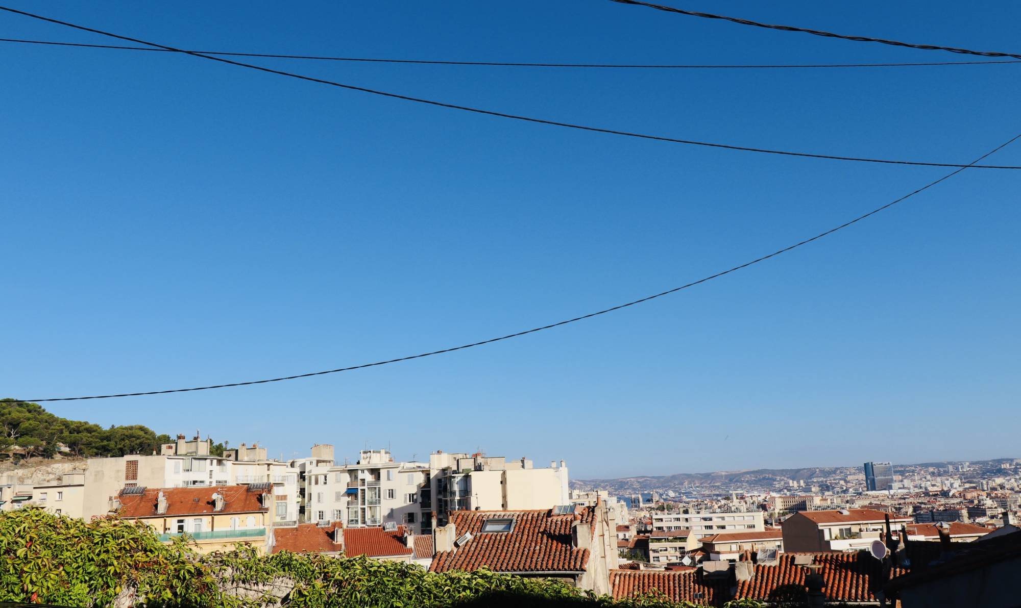Spécialiste de la location transaction sur Marseille, avec plus de 20 années d'expérience, l'agence immobilière Provencia est heureuse de vous faire découvrir un bien rare à la vente avec beaucoup de potentiel.