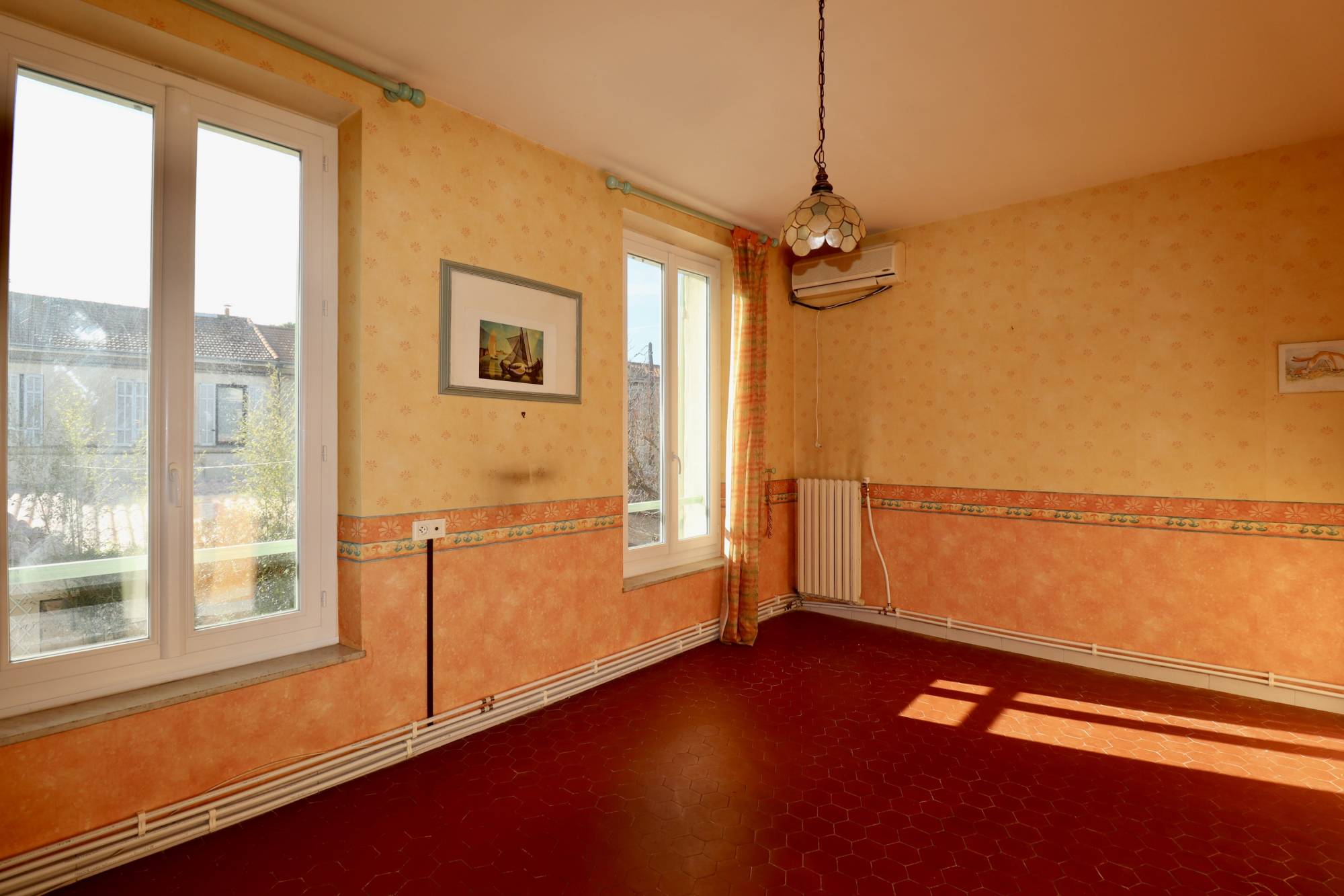 A vendre maison de ville avec terrasse en plein coeur de Saint Barnabé  13012 Marseille