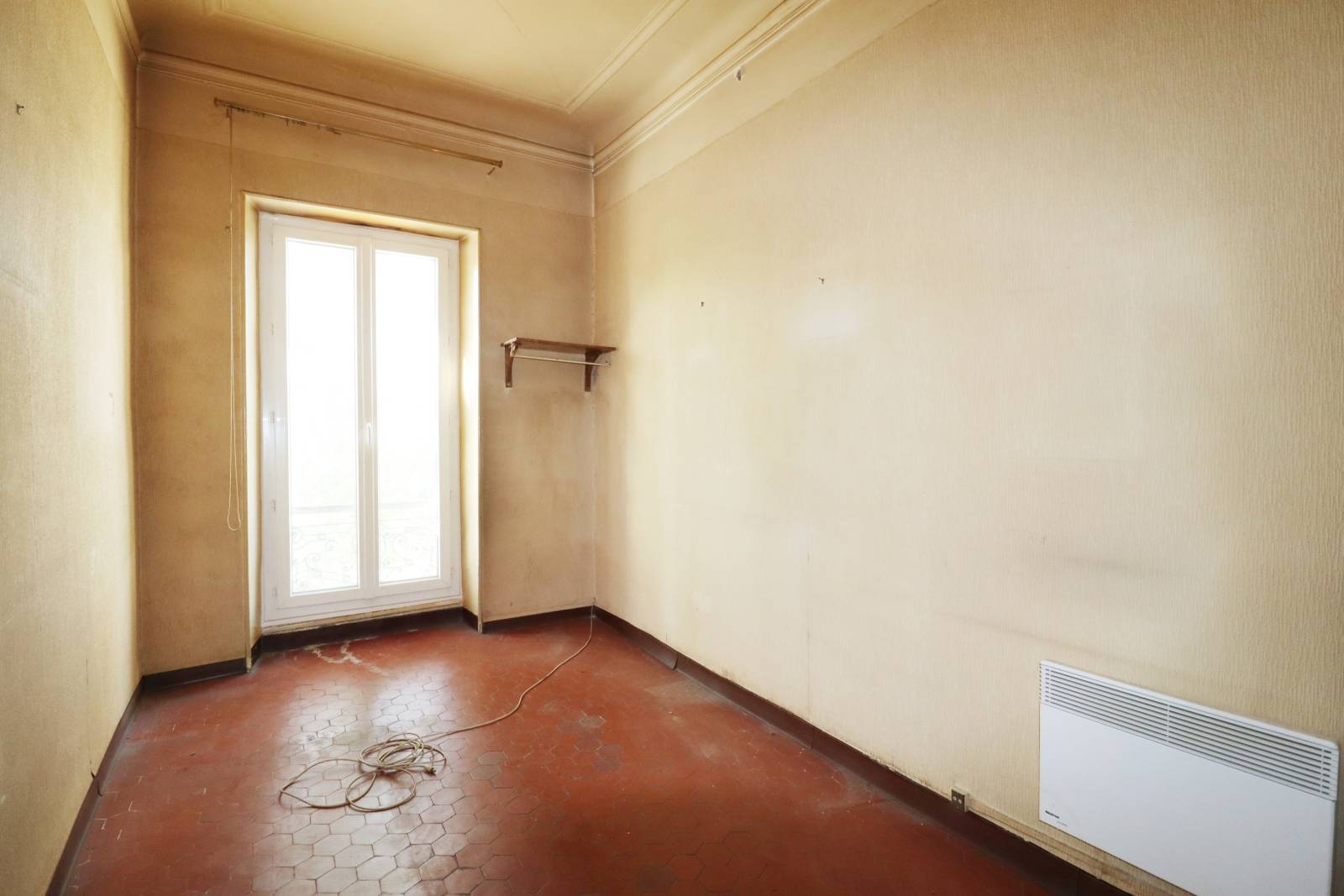 A vendre appartement à rénover entièrement Saint Charles 13001 Marseille 
