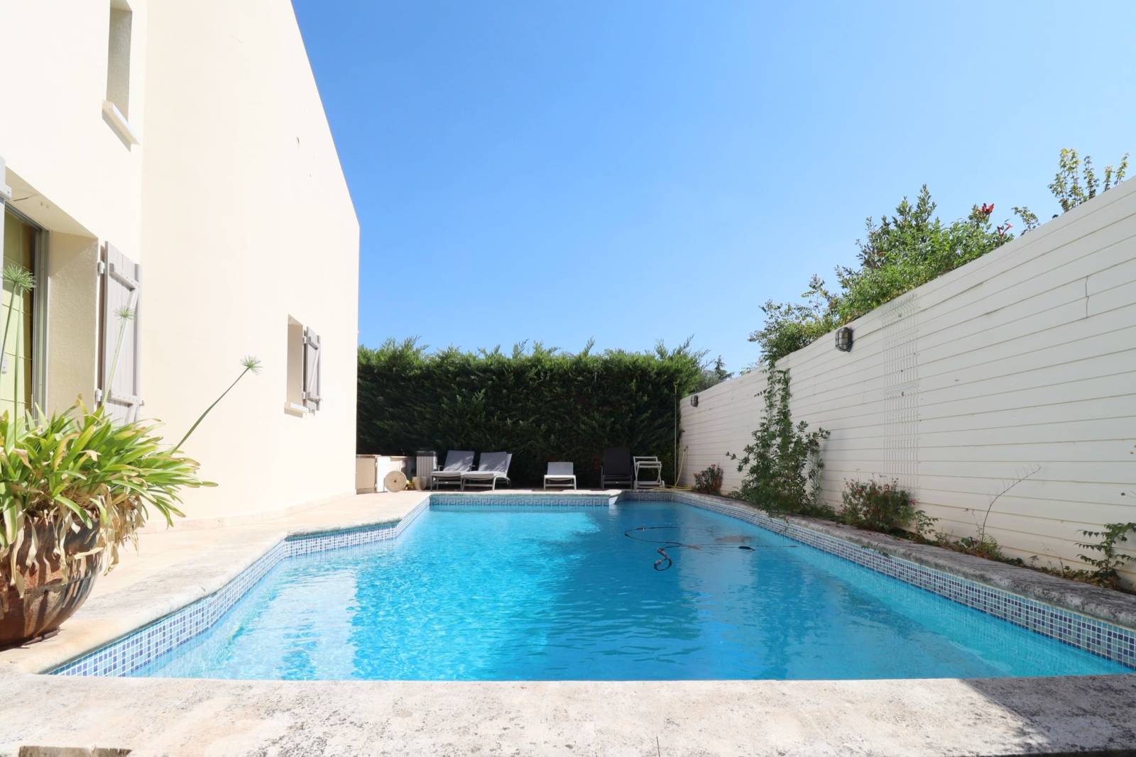 A vendre belle villa de 4 chambres proche du centre du village de plan de cuques (13380)