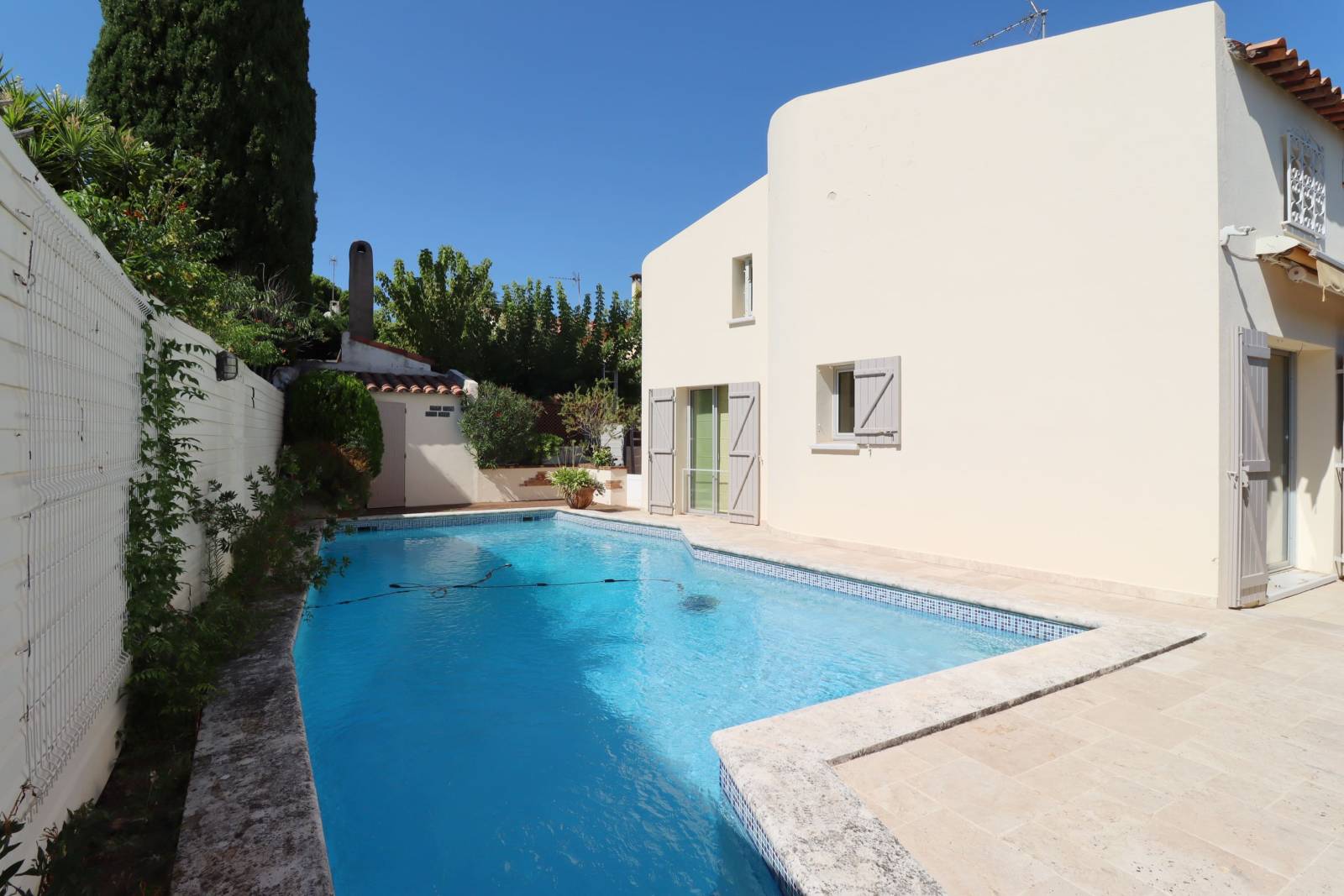 A vendre belle villa de 4 chambres proche du centre du village de plan de cuques (13380)