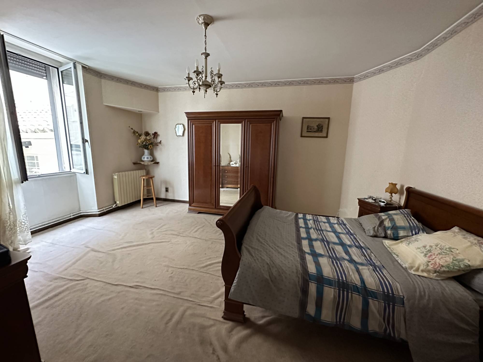 A vendre bel appartement type 5 spacieux et lumineux dans immeuble marseillais Réformés - Libération 13001 Marseille