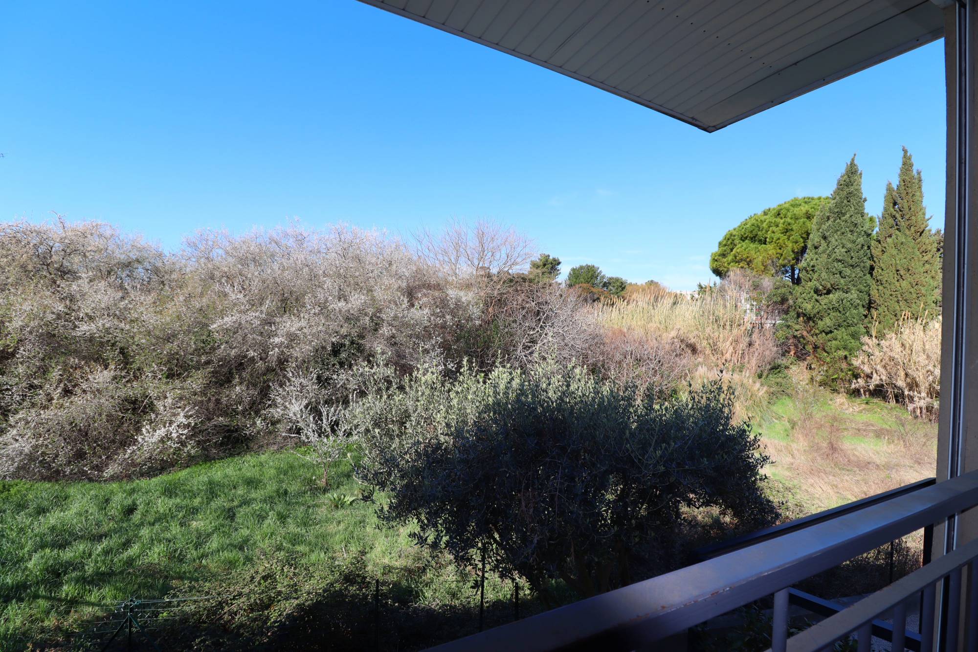 A vendre maison de 4 chambres  en R+1 avec jardin et garage proche du village des caillols 13012 Marseille