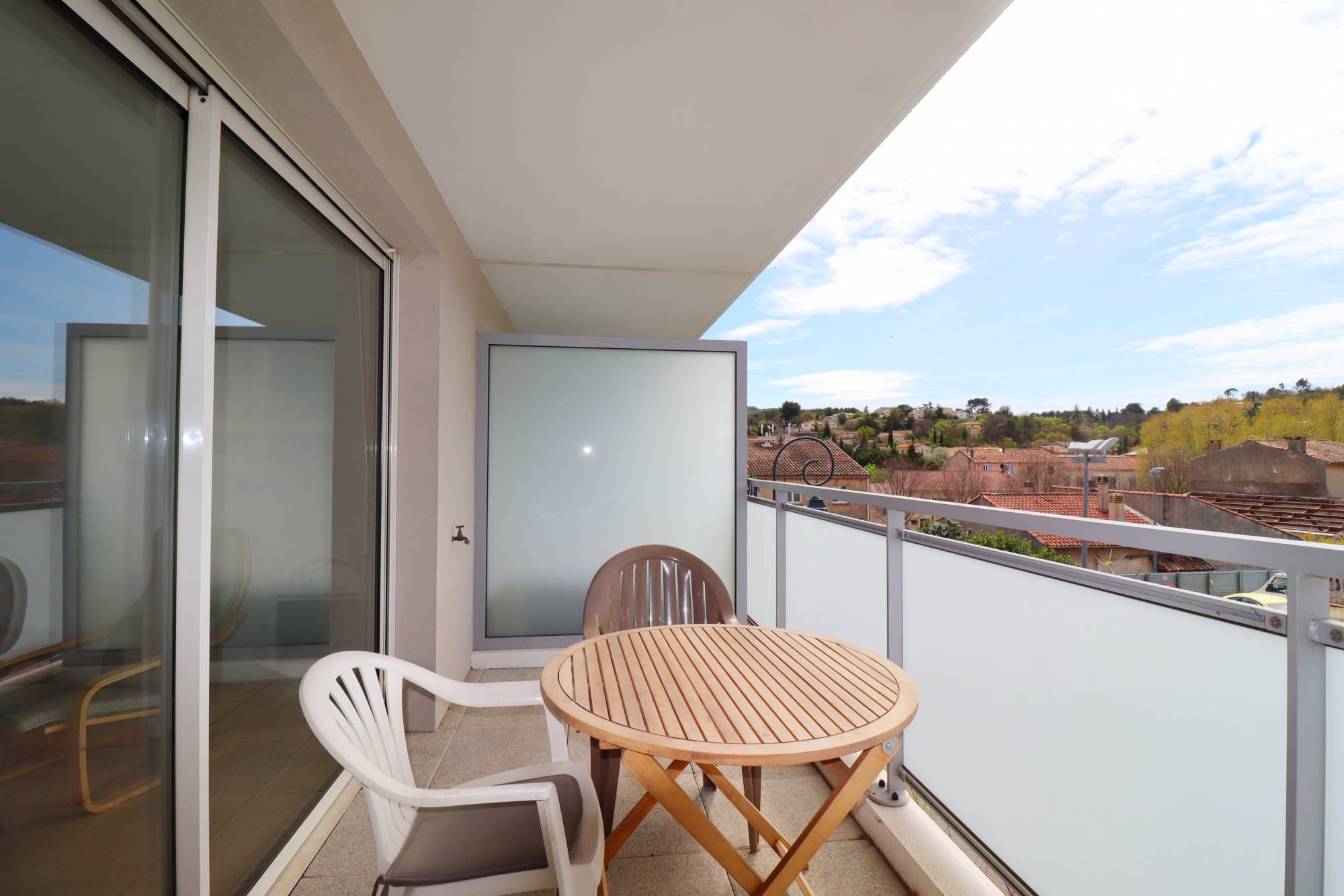 A la vente appartement 3 pièces avec terrasse vue dégagée et garage double 13390 Auriol